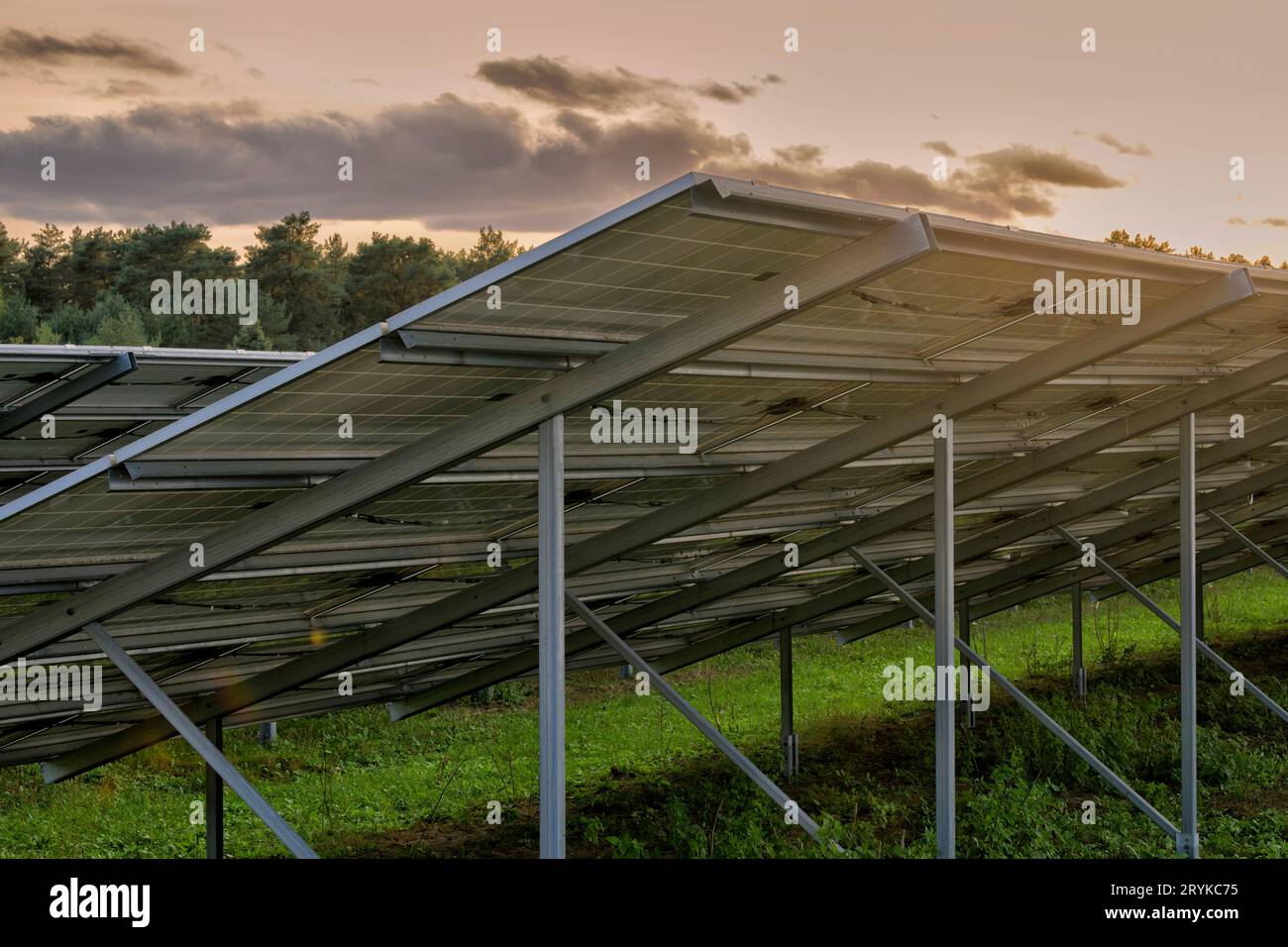 Dettagli dell'elevazione dei pannelli solari Foto Stock