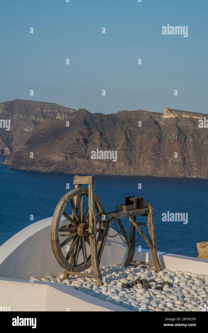 Vista sul villaggio di Oia a Santorini Foto Stock