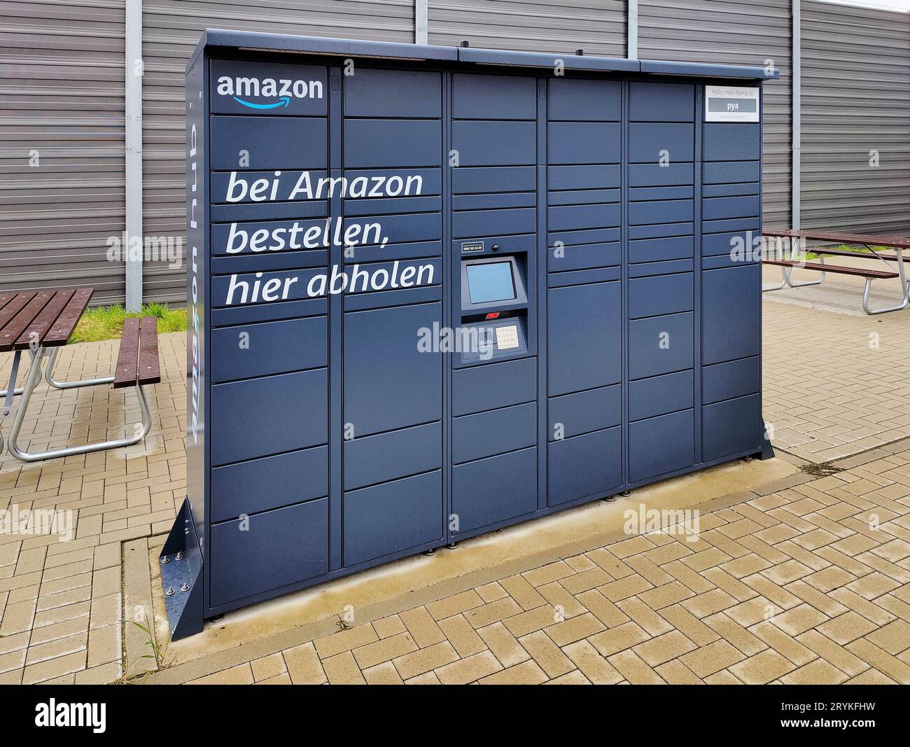 Amazon Locker presso il centro di smistamento Amazon DTM9, stazione di prelievo, Witten, Germania, Europa Foto Stock