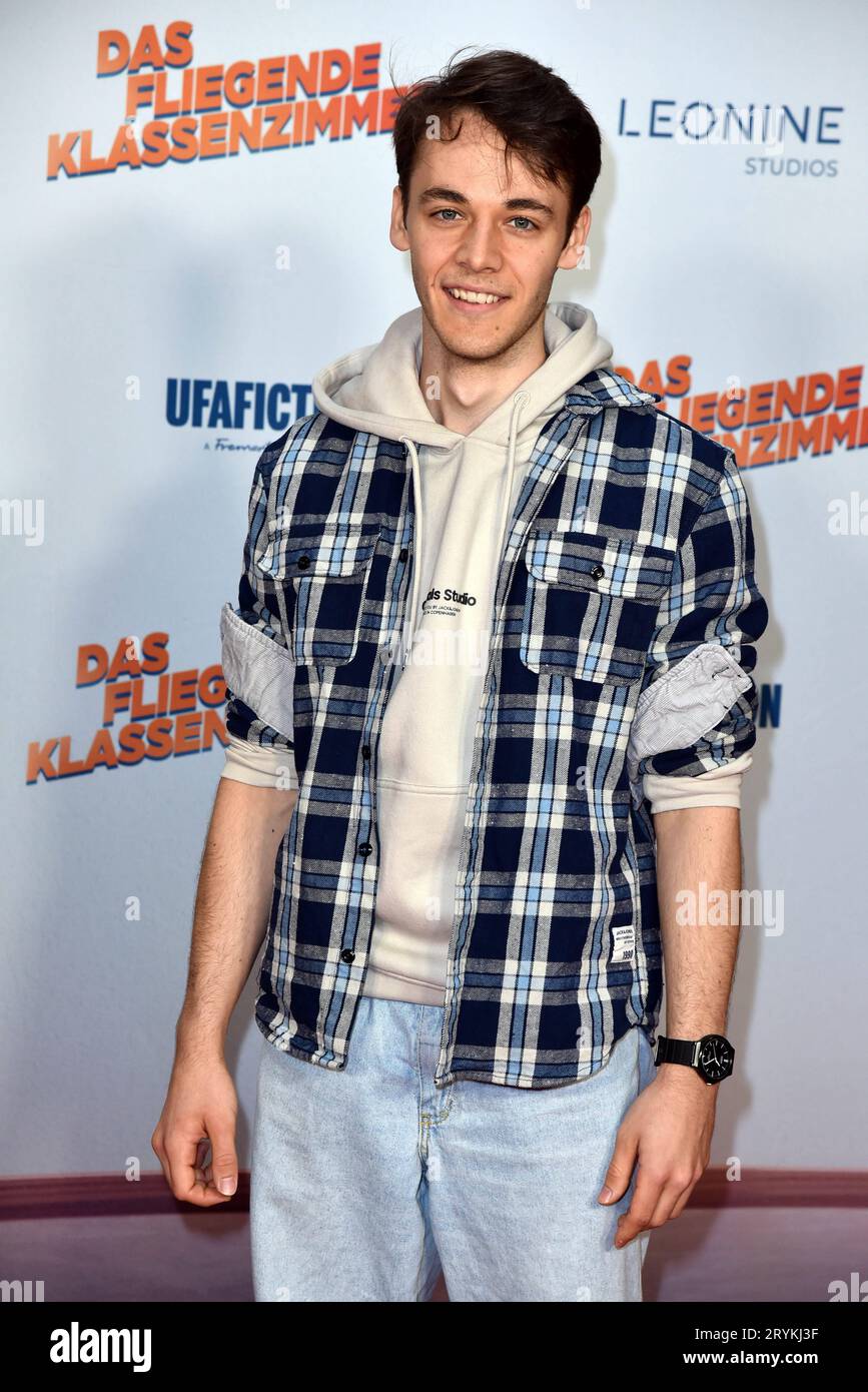 Fabian Hanis bei der Premiere von DAS FLIEGENDE KLASSENZIMMER im Kino in der Kulturbrauerei a Berlino AM 01.10.2023 *** Fabian Hanis alla prima di DAS FLIEGENDE KLASSENZIMMER al cinema della Kulturbrauerei di Berlino il 01 10 2023 credito: Imago/Alamy Live News Foto Stock