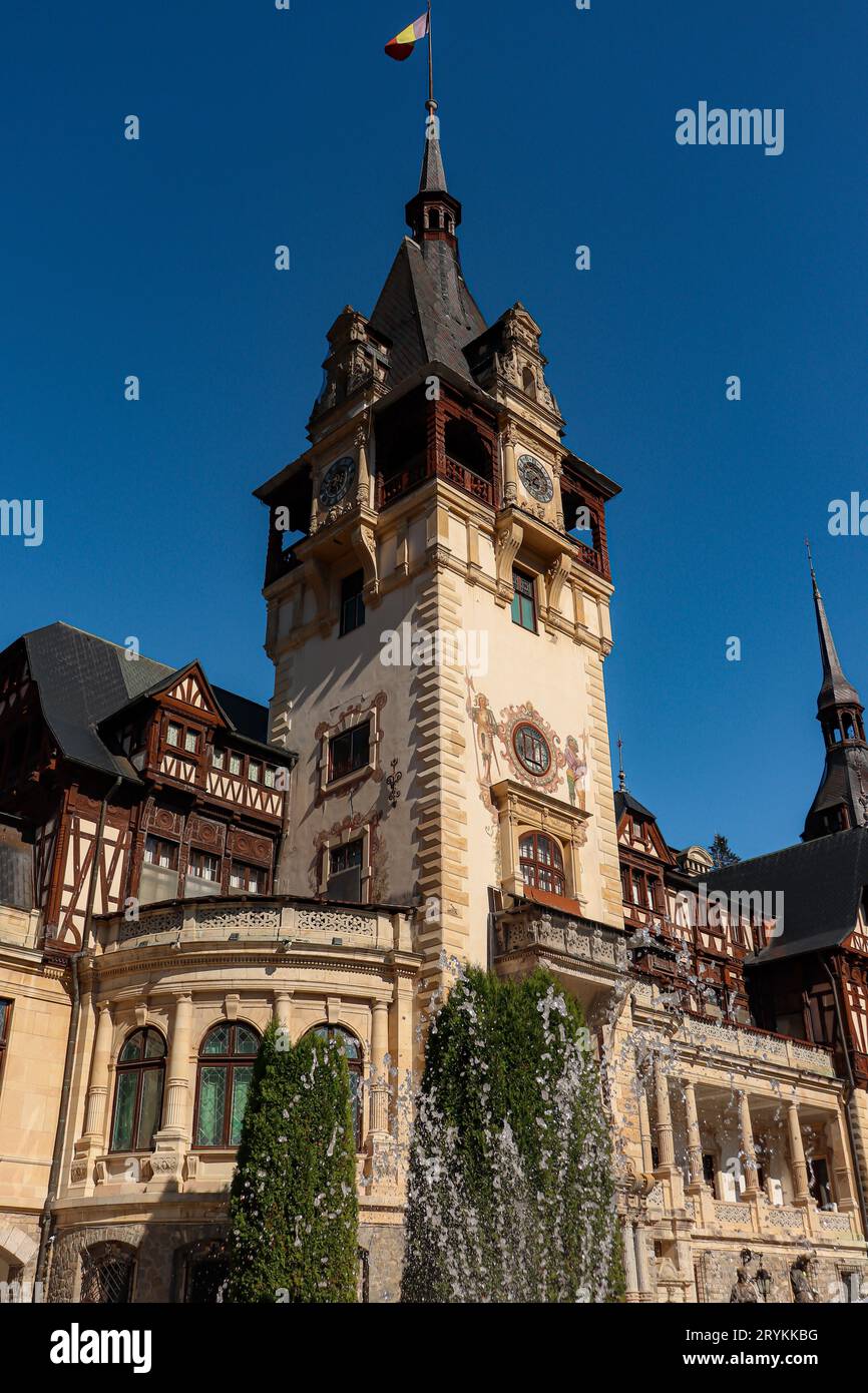 Castello di Peleș, un castello in stile neorinascimentale nei Carpazi. La famosa attrazione è stata originariamente costruita per King Foto Stock