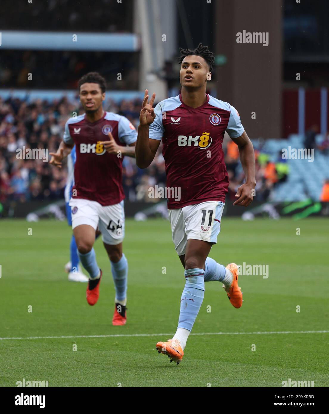 Birmingham, Regno Unito. 30 settembre 2023. Ollie Watkins (AV) celebra la tripletta e segna il quarto gol Villa (4-1) nella partita Aston Villa contro Brighton e Hove Albion EPL, a Villa Park, Birmingham, Regno Unito, il 30 settembre 2023. Credito: Paul Marriott/Alamy Live News Foto Stock