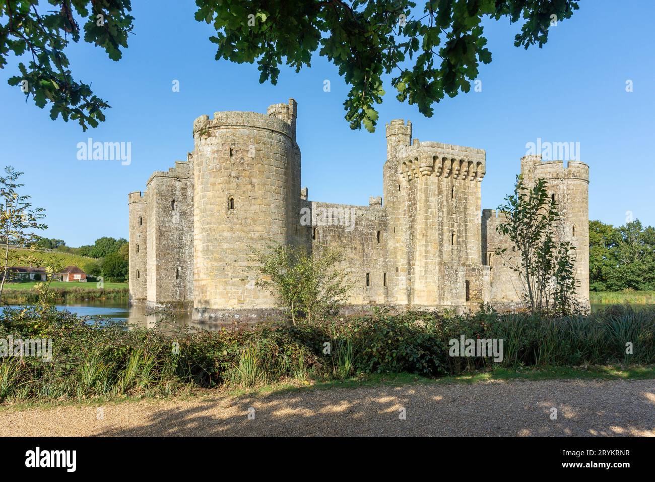 Castello di Bodiam del XIV secolo, Bodiam, East Sussex, Inghilterra, Regno Unito Foto Stock