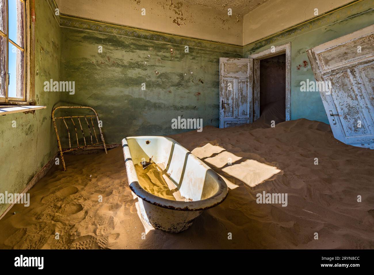 Abbandonata la città fantasma di Kolmanskop in Namibia Foto Stock