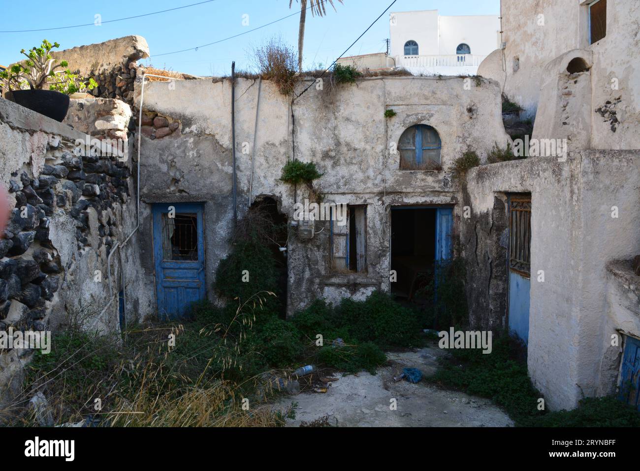Casa fatiscente a Santorini, Grecia Foto Stock