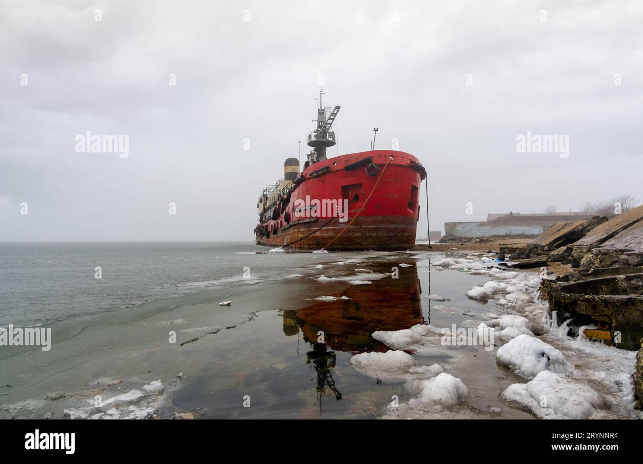 La vecchia nave si arenò in Ucraina Foto Stock