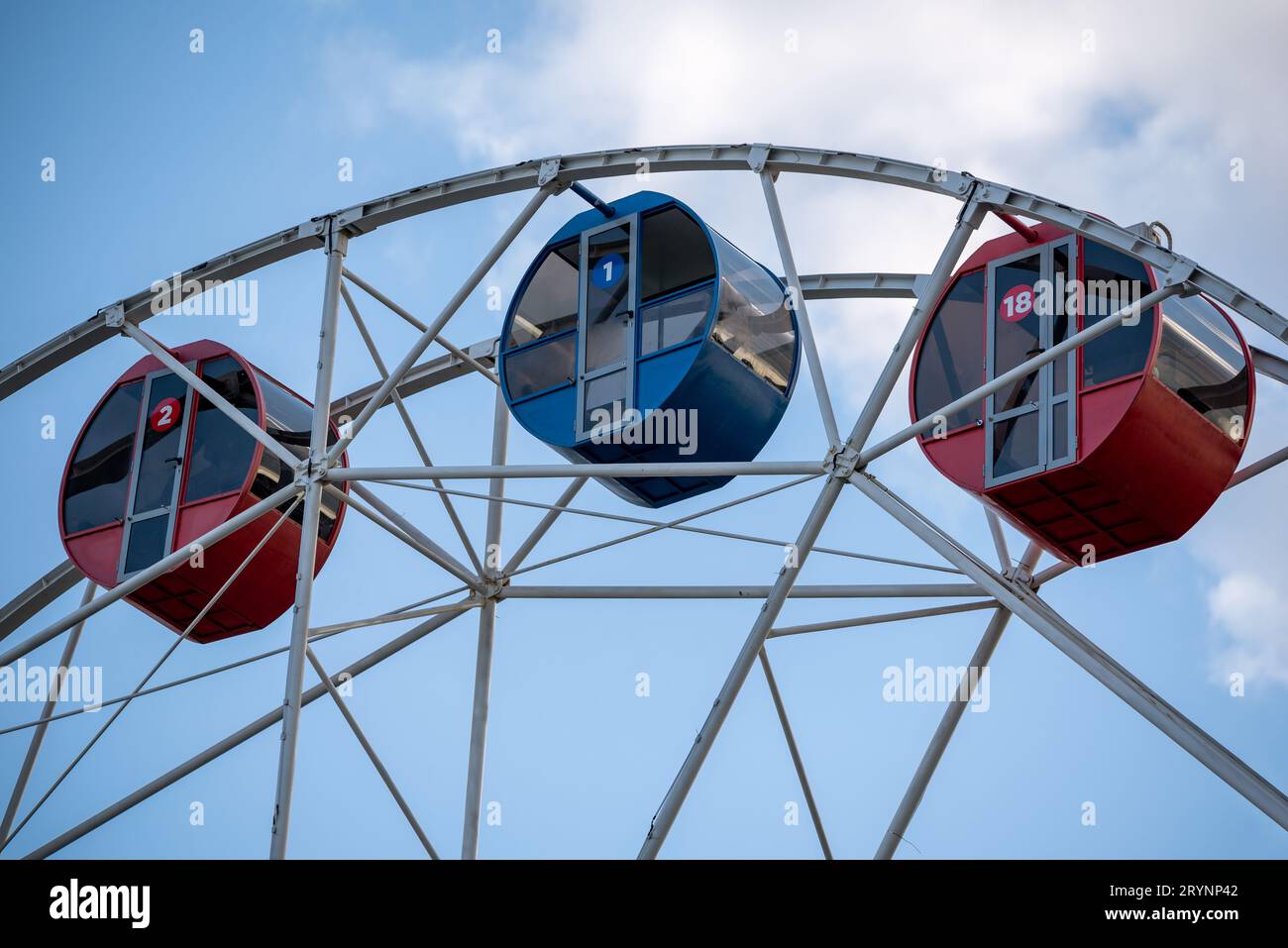 Giostre del parco divertimenti senza persone Foto Stock