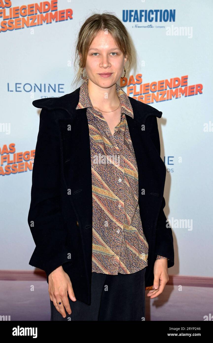 Anna Bachmann bei der Premiere des Kinofilms Das fliegende Klassenzimmer im Kino in der Kulturbrauerei. Berlino, 01.10.2023 *** Anna Bachmann alla prima del film Das fliegende Klassenzimmer al cinema del Kulturbrauerei Berlin, 01 10 2023 foto:XF.xKernx/xFuturexImagex klassenzimmer 3917 Credit: Imago/Alamy Live News Foto Stock