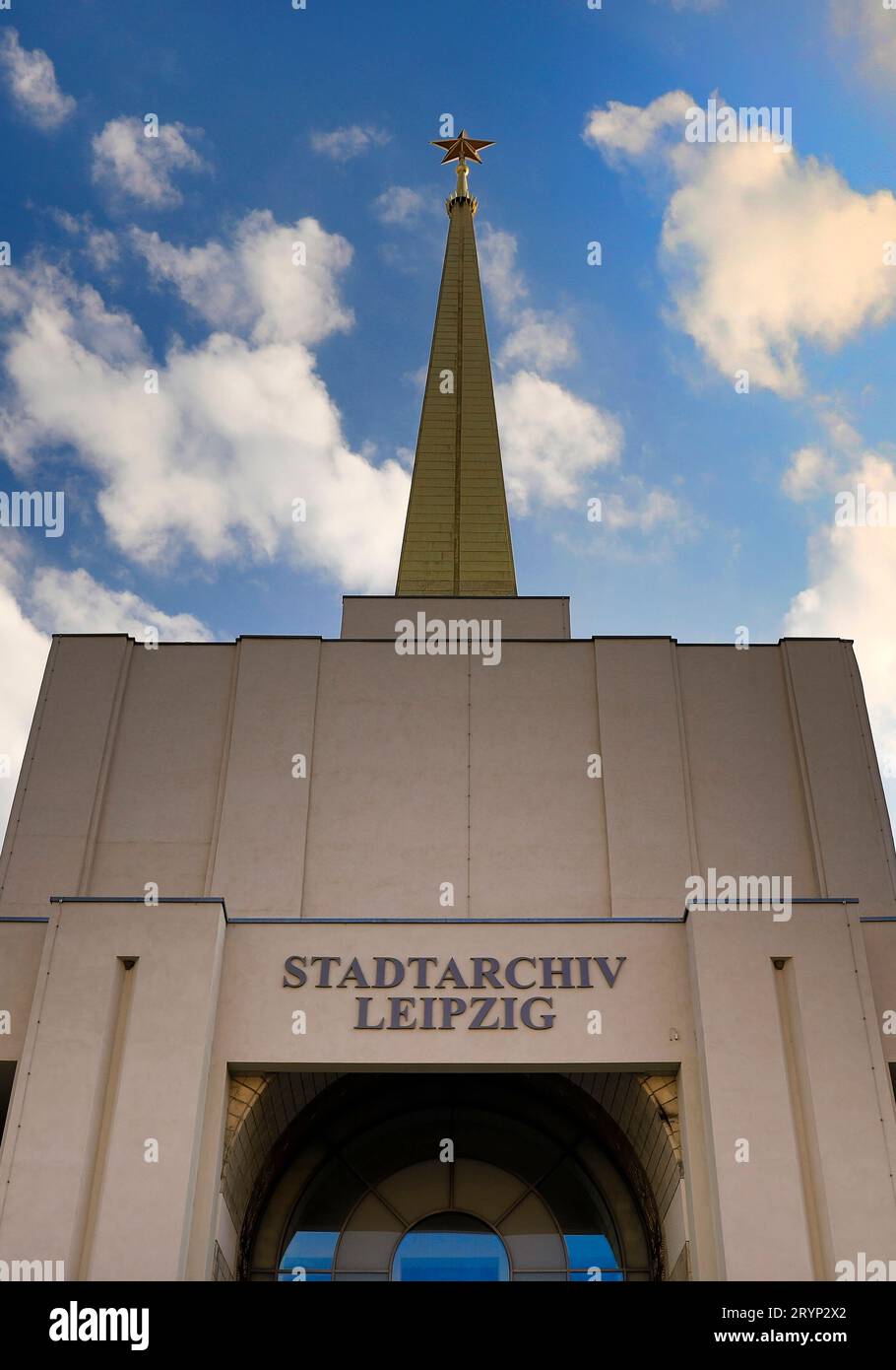 Stadtarchiv Leipzig, di fronte al nuovo archivio della città nell'ex padiglione sovietico, Lipsia, Germania Foto Stock