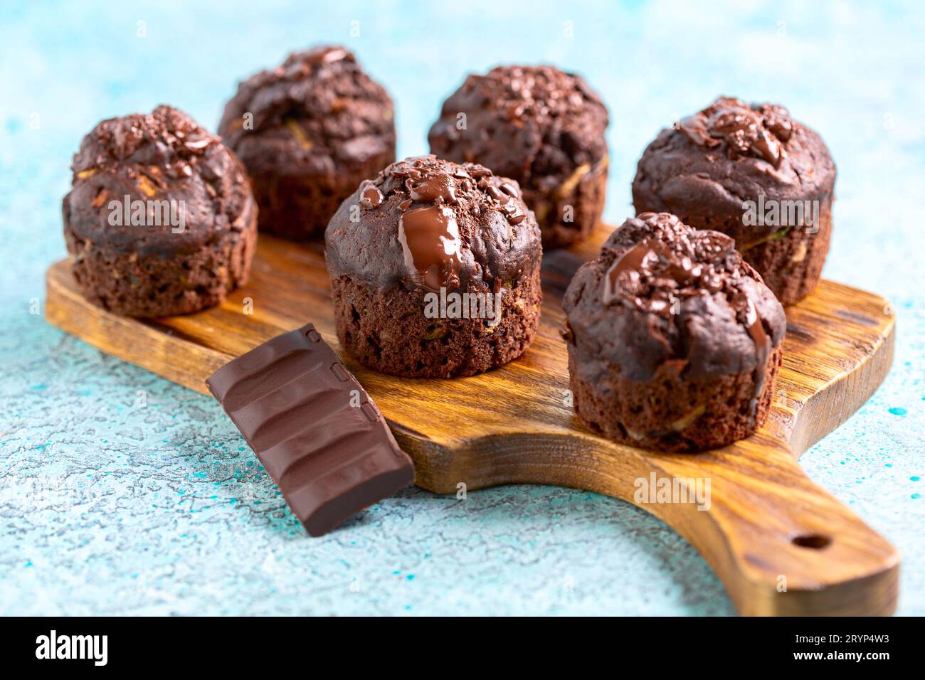 Muffin al cioccolato fatti in casa con zucchine. Foto Stock