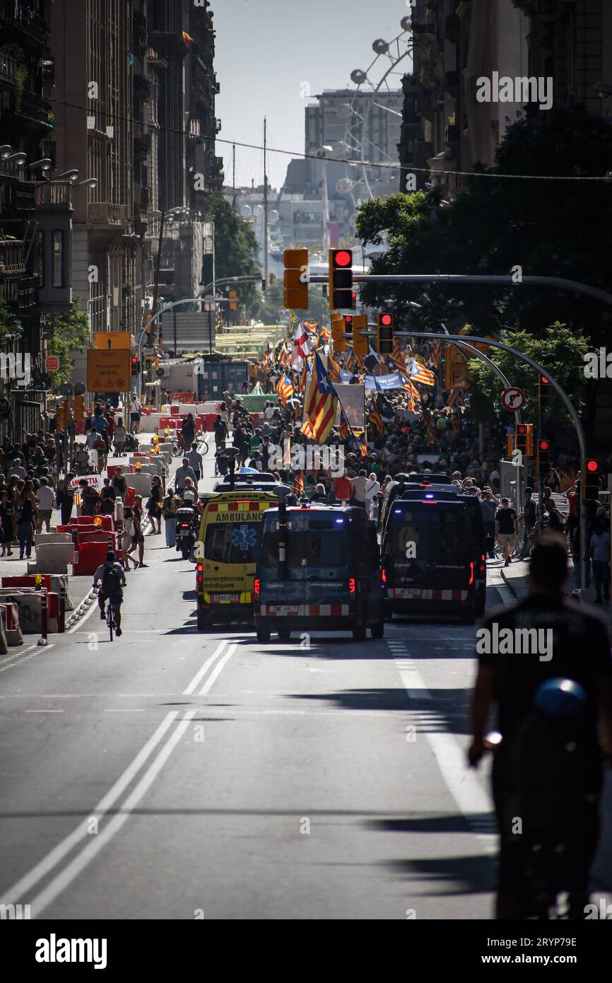 1 ottobre 2023, Barcellona, la Striscia di Barcellona, Spagna: Oggi sono stati celebrati sei anni da quando il popolo catalano ha organizzato unilateralmente un referendum per votare per l'indipendenza del proprio territorio. Il voto è stato duramente represso dalle forze di sicurezza spagnole, un triste evento che i catalani ricordano oggi con dolore. Queste sono alcune immagini delle manifestazioni di oggi in occasione del sesto anniversario del referendum. (Immagine di credito: © Ahmed Adnan/Quds Net News via ZUMA Press Wire) SOLO USO EDITORIALE! Non per USO commerciale! Foto Stock