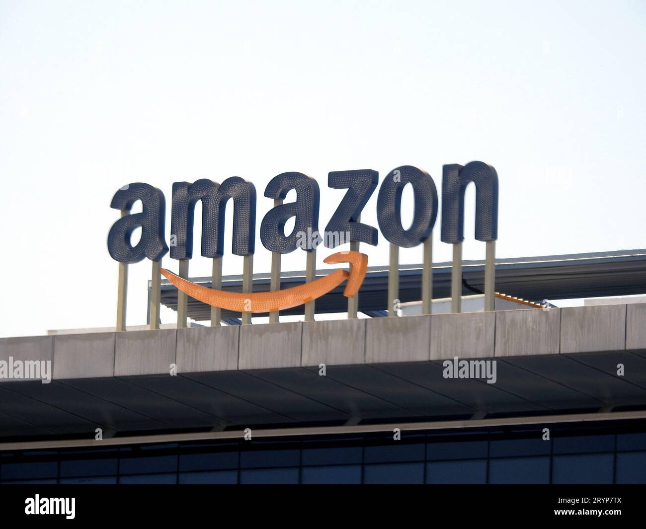 Cairo, Egitto, settembre 28 2023: Amazon Egypt CO, multinazionale americana di tecnologia per e-commerce, cloud computing, pubblicità online, di Foto Stock