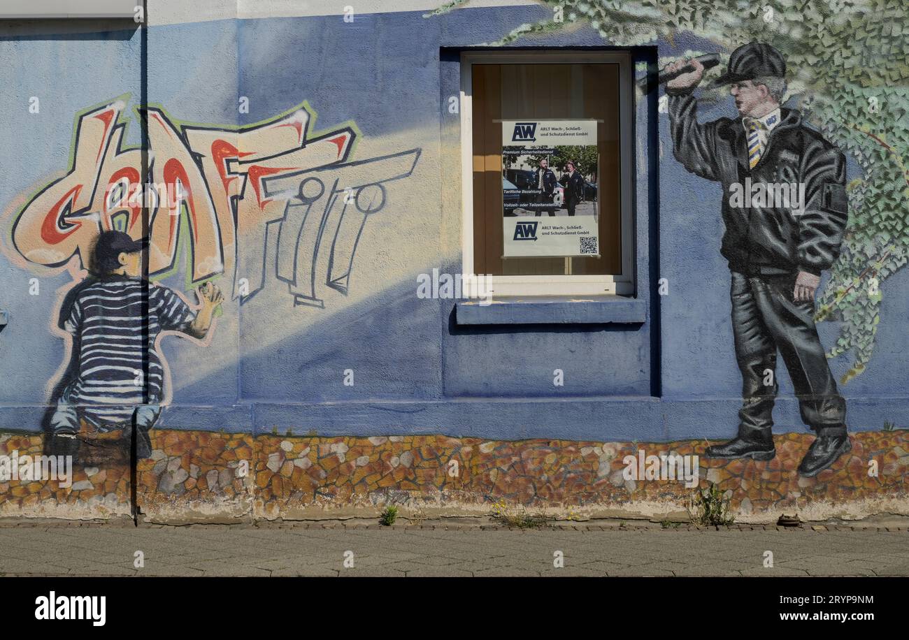 Lustiges Graffiti eines Wachdienstes. Irroratrice a filo Sprayen überrascht, Lipsia, Sachsen, Deutschland Foto Stock