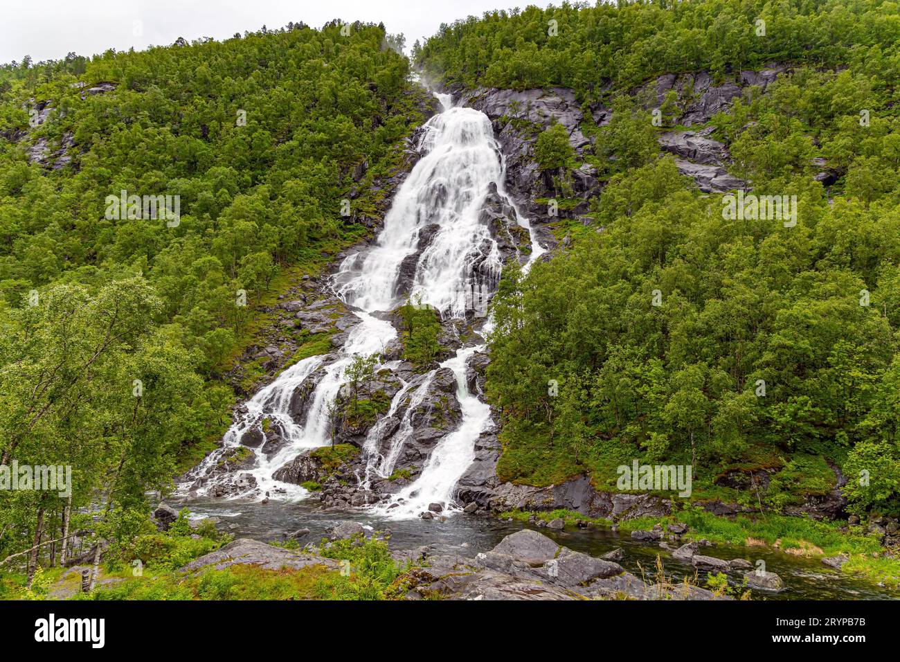 Flesefossen è una grande cascata Foto Stock
