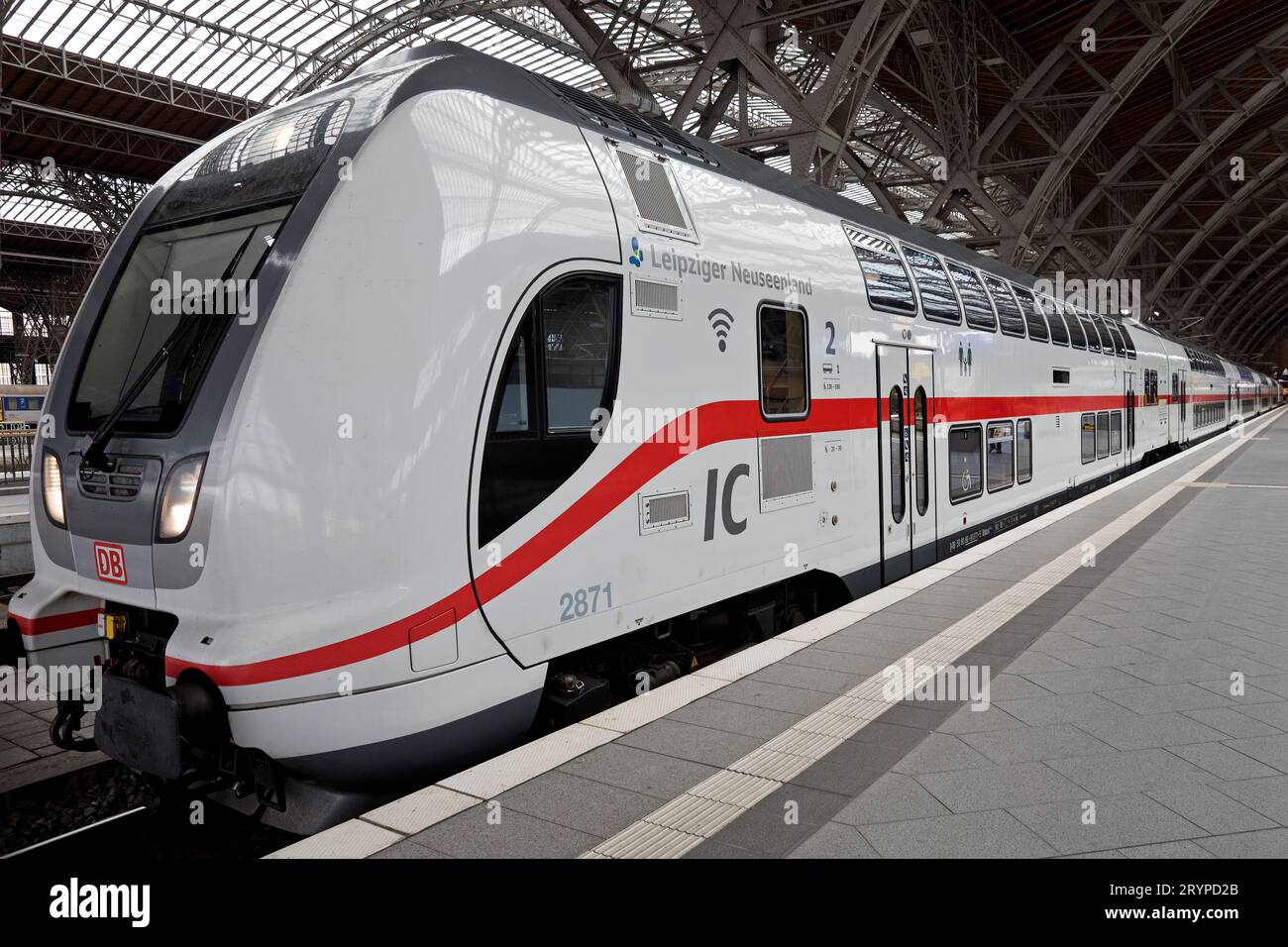 Treno IC nella stazione centrale, Lipsia, Sassonia, Germania, Europa Foto Stock