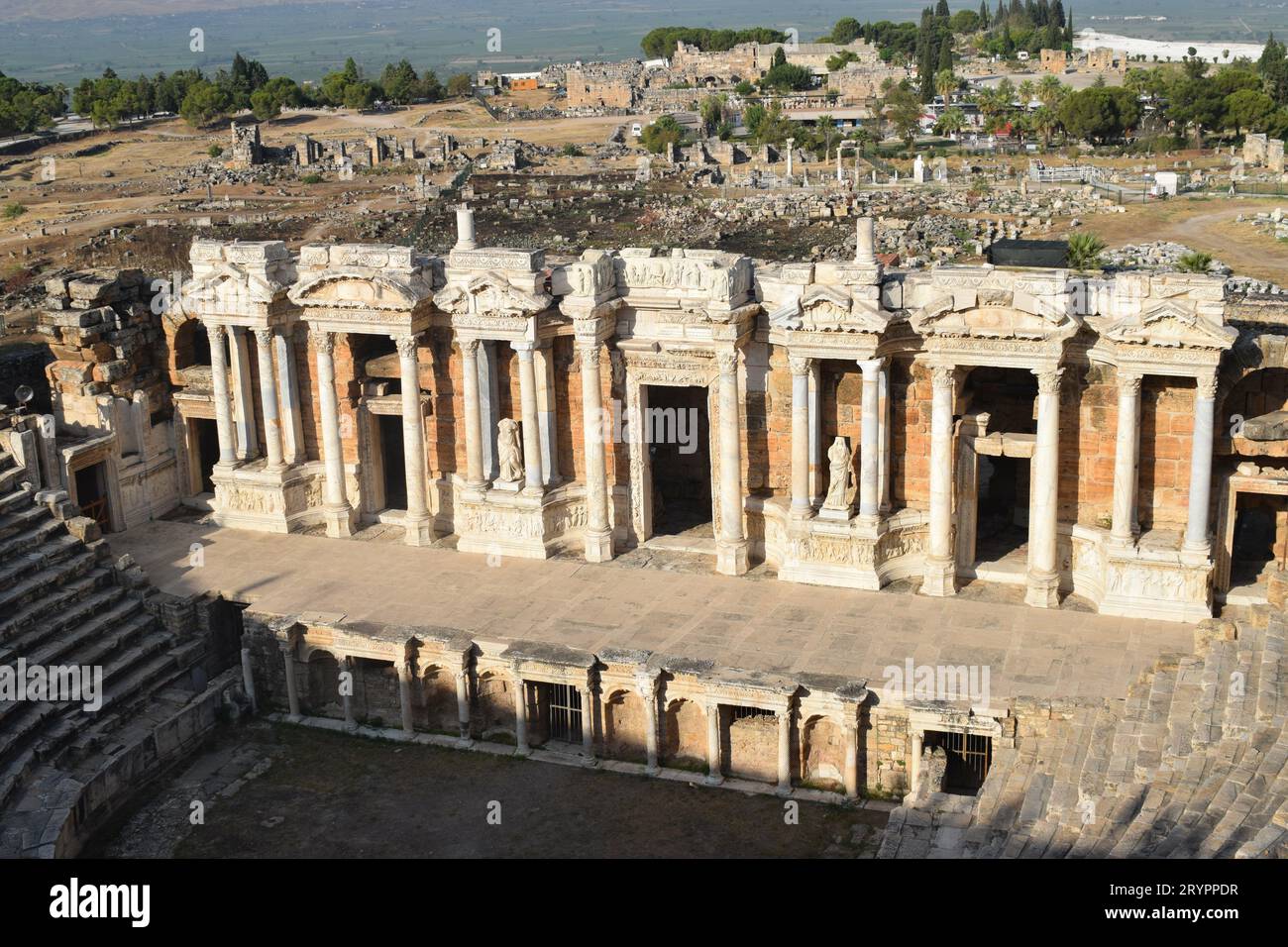 Antico anfiteatro ben conservato nell'antica città di Efeso Foto Stock