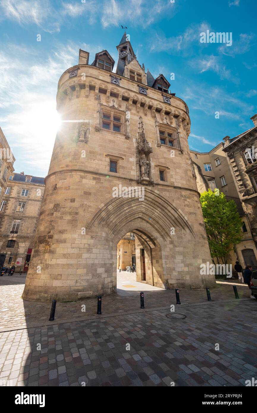 La porta o porta porte Cailhau è una splendida architettura gotica del XV secolo. E' sia una porta difensiva che trionfale Foto Stock