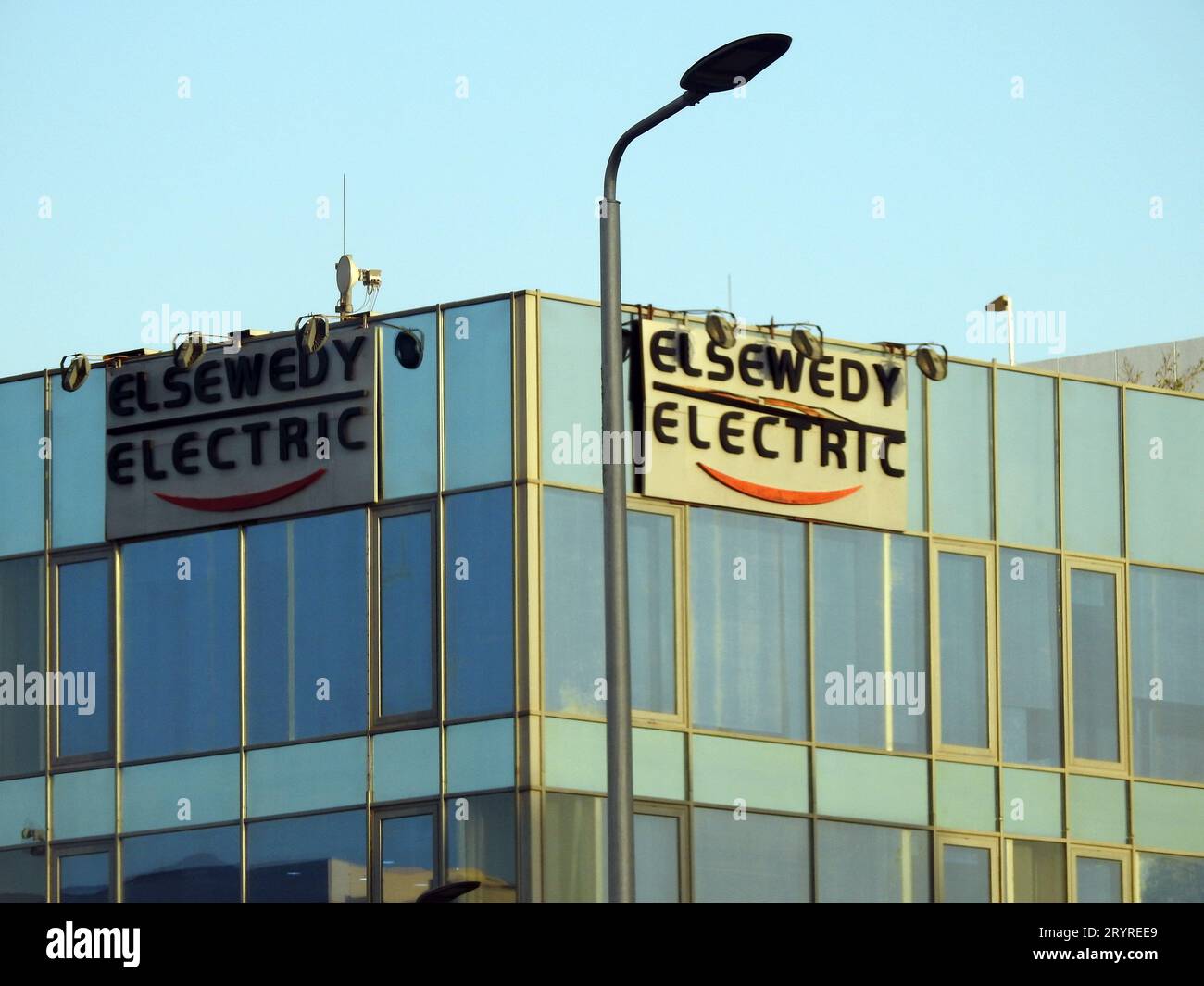 Cairo, Egitto, agosto 30 2023: Elsewedy Electric Co S.A.E., una multinazionale egiziana di elettricità, fondata nel 1938 dalla famiglia Elsewedy, manuf Foto Stock