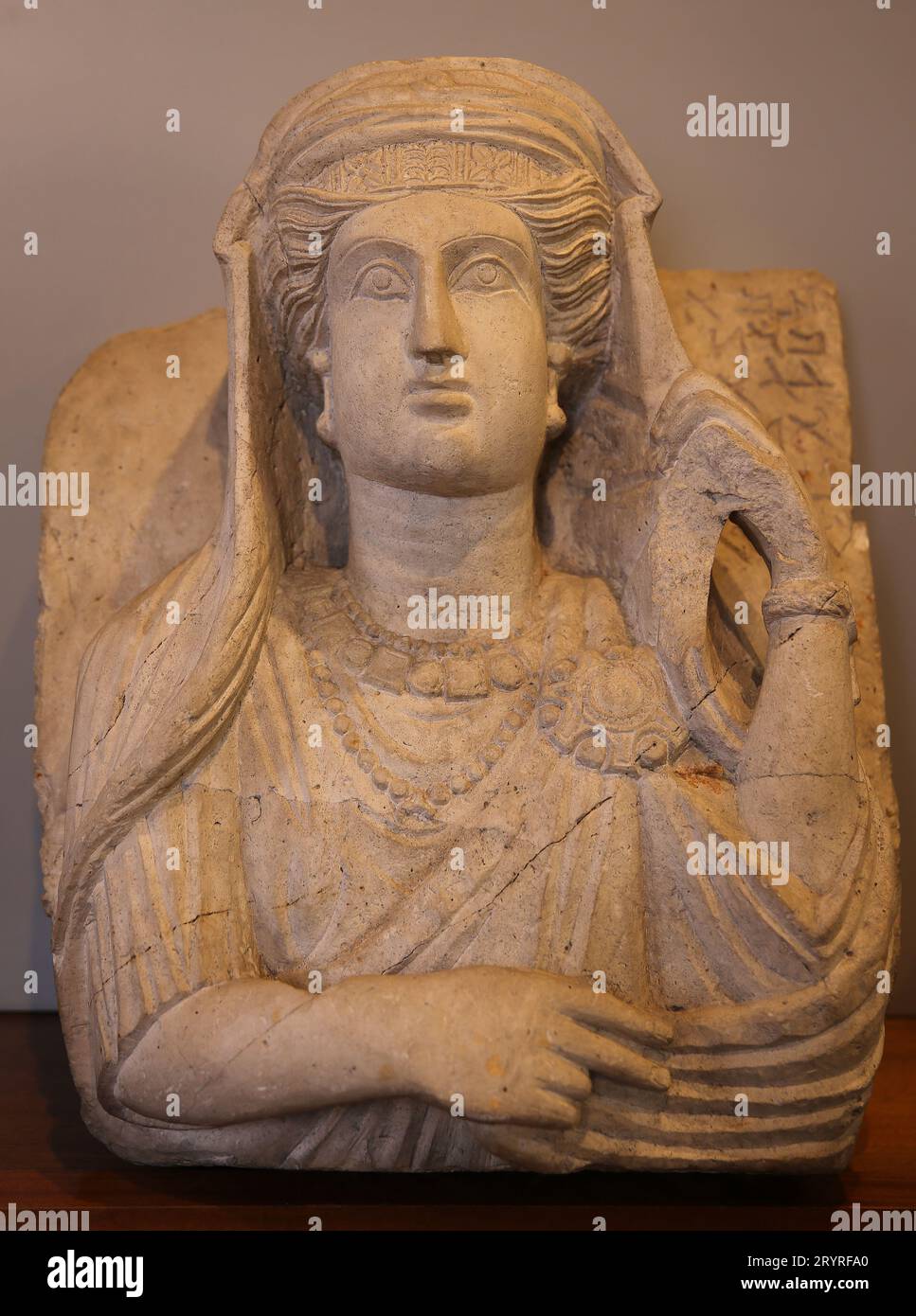 Altorilievo funerario con ritratto femminile. III secolo d.C. Calcare. Da Palmyra, Siria. Museo Barracco di Scultura antica. Roma. Italia. Foto Stock