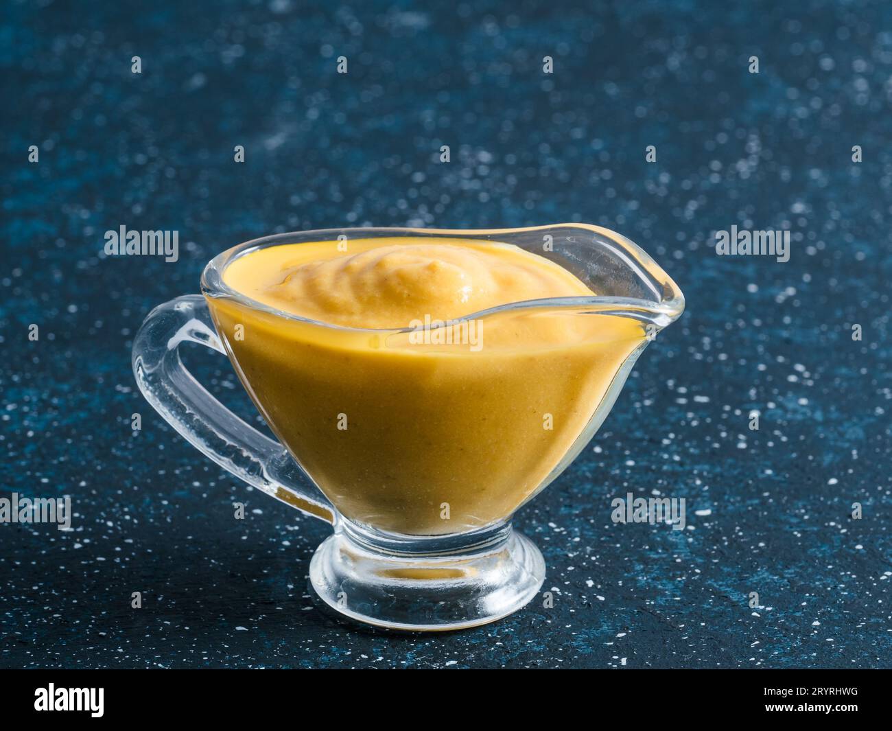 Vegano cheddar cremosa salsa al formaggio con semi di Chia Foto Stock