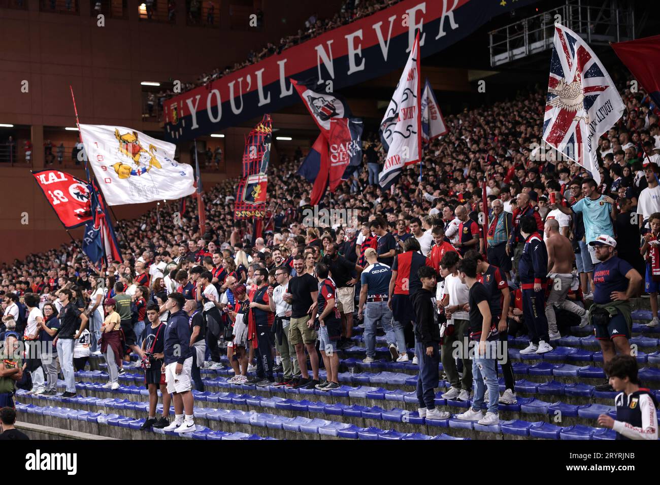 Genova, Italia, 28 settembre 2023. Tifosi del Genoa CFC durante la partita di serie A A a Luigi Ferraris, Genova. Il credito fotografico dovrebbe leggere: Jonathan Moscrop / Sportimage Foto Stock