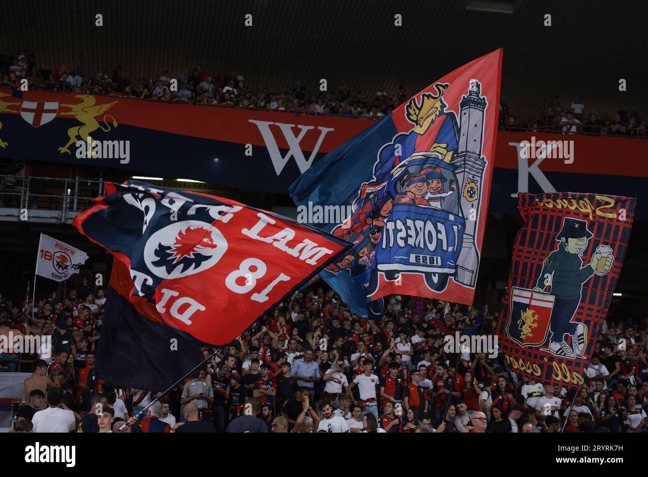 Genova, Italia, 28 settembre 2023. Tifosi del Genoa CFC durante la partita di serie A A a Luigi Ferraris, Genova. Il credito fotografico dovrebbe leggere: Jonathan Moscrop / Sportimage Foto Stock