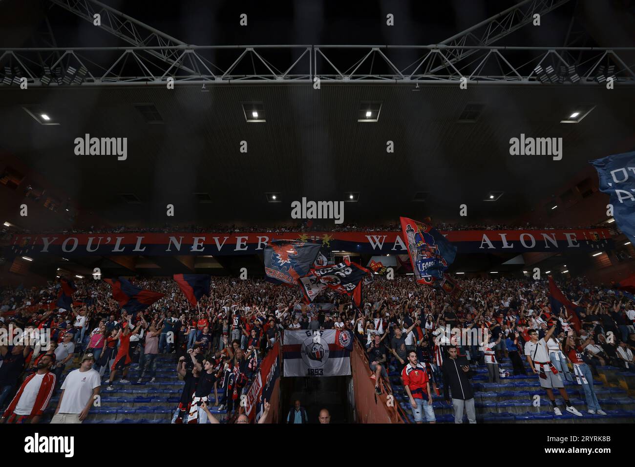 Genova, Italia, 28 settembre 2023. Tifosi del Genoa CFC durante la partita di serie A A a Luigi Ferraris, Genova. Il credito fotografico dovrebbe leggere: Jonathan Moscrop / Sportimage Foto Stock