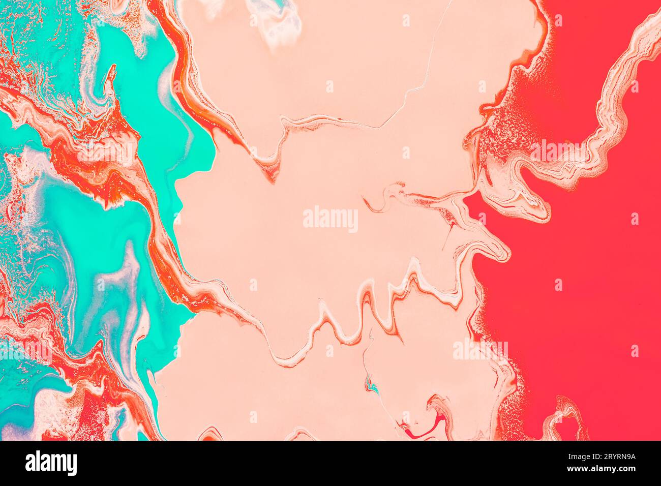 Liquido acrilico art. Onde rosse color rosa pastello e ricci turchesi. Sfondo o texture pastello astratti Foto Stock