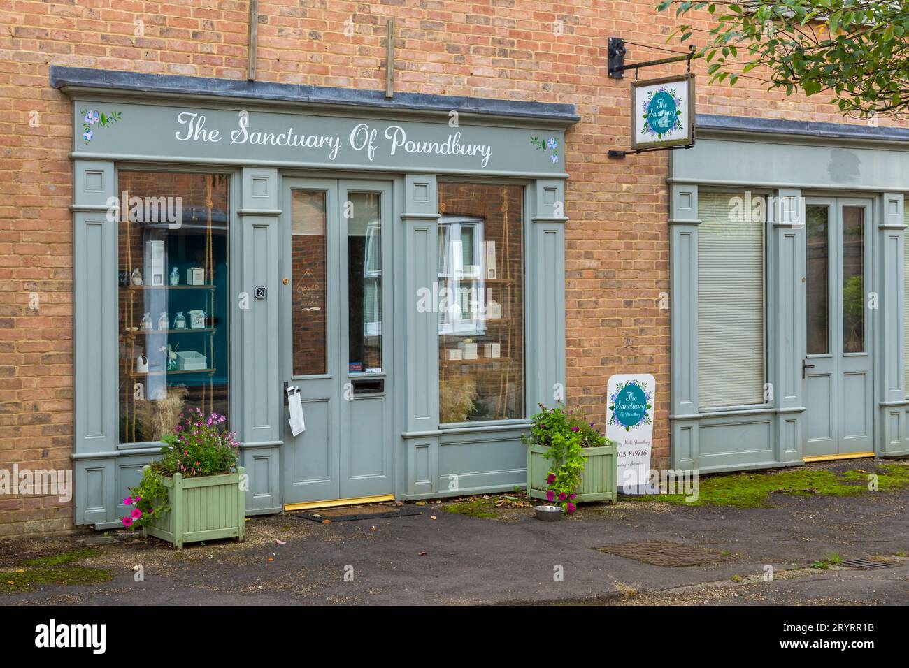 Il Sanctuary of Poundbury Beauty Salon oasi di calma e tranquillità a Poundbury, Dorchester, Dorset UK a settembre Foto Stock