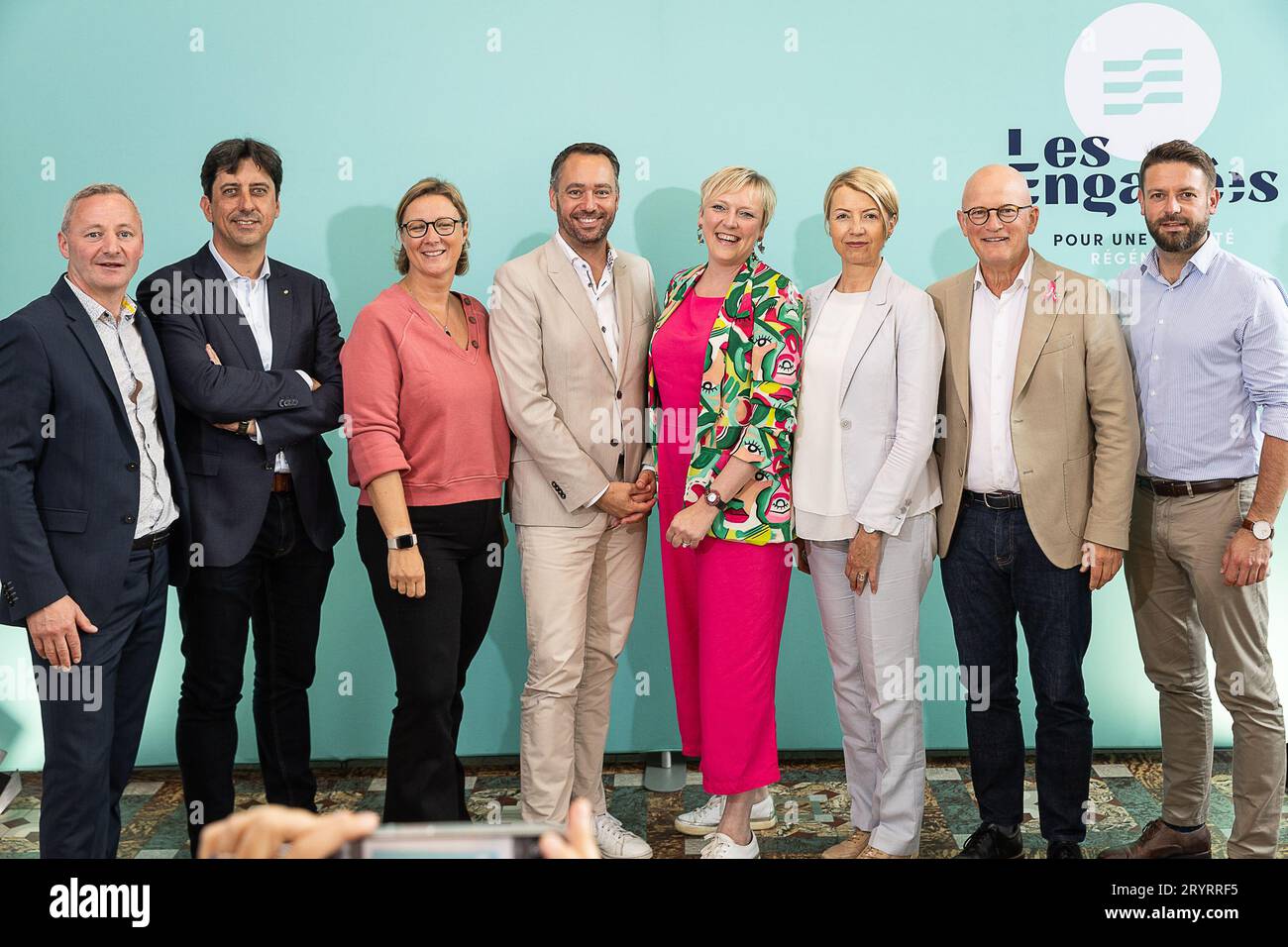 Philippe Duvivier, Benjamin Brotcorne, Mathilde Vandorpe, presidente Maxime Prevot, Aurore Tourneur, Catherine Fonck, Jean-Luc Crucke e Julien Matagne hanno partecipato a una conferenza stampa degli umanisti cristiani di lingua francese "Les engages", sulle elezioni del 2024 per Wallonie Picarde e Hainaut, a Mouscron lunedì 02 ottobre 2023. BELGA FOTO JAMES ARTHUR GEKIERE Foto Stock