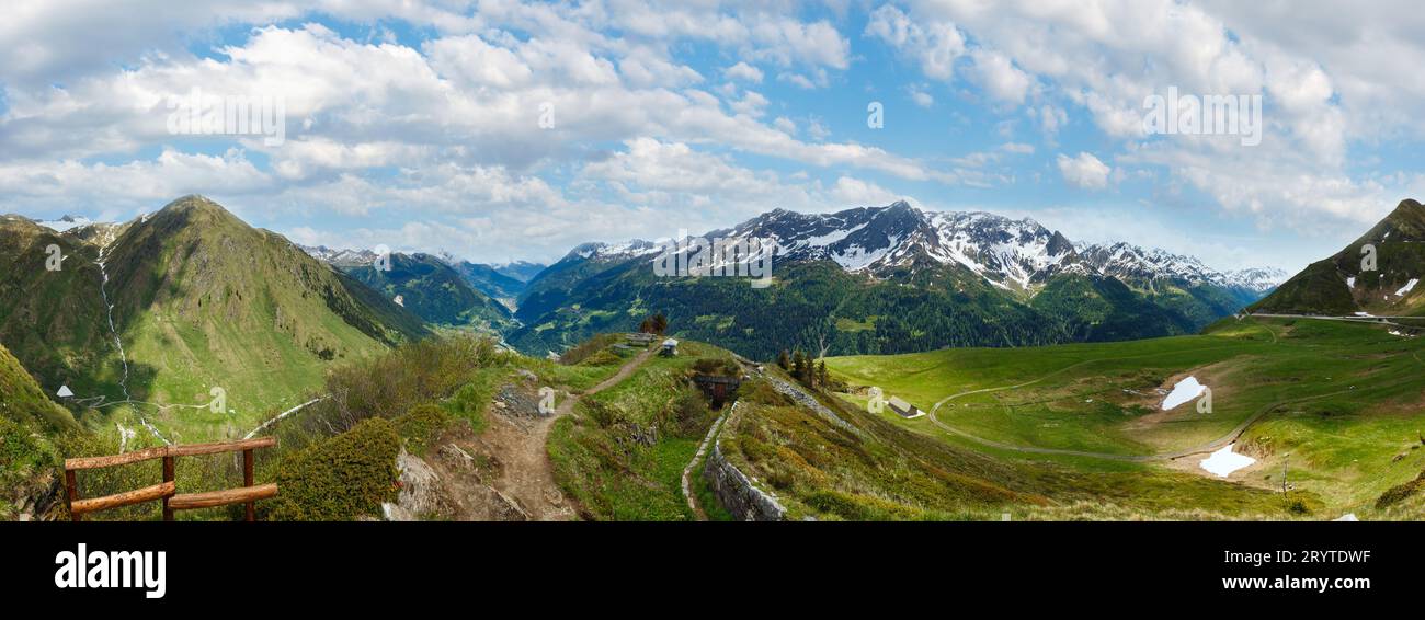 Alpi estate mountain pass panorama. Foto Stock