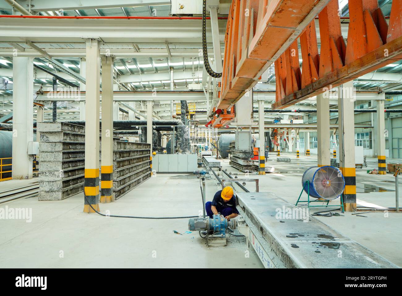 Linea di produzione di pannelli divisori leggeri Foto Stock