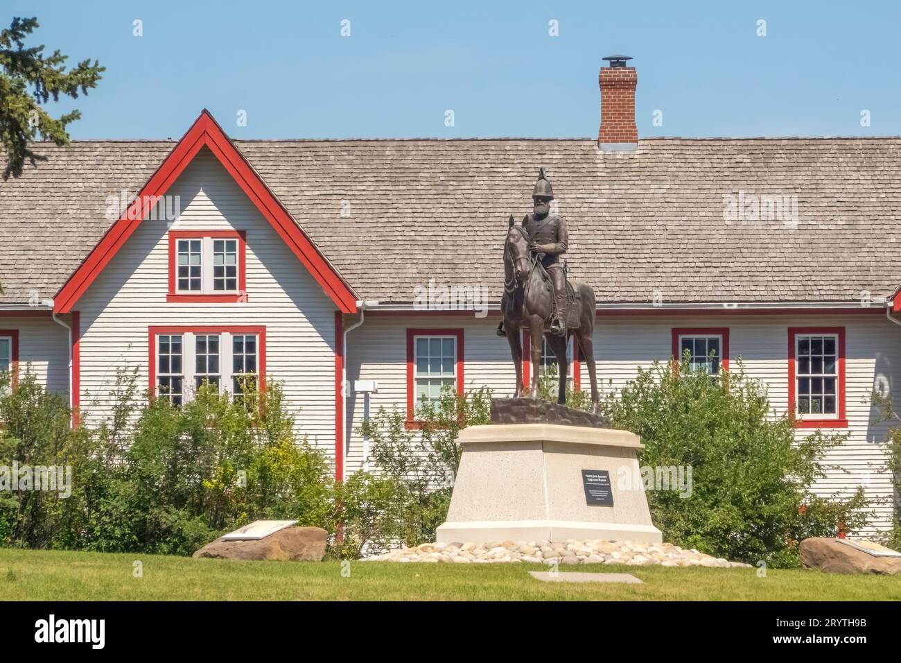 Calgary, Alberta, Canada. 27 giugno 2023. Fort Calgary, avamposto della polizia a cavallo nord-ovest alla confluenza dell'arco e del gomito Foto Stock