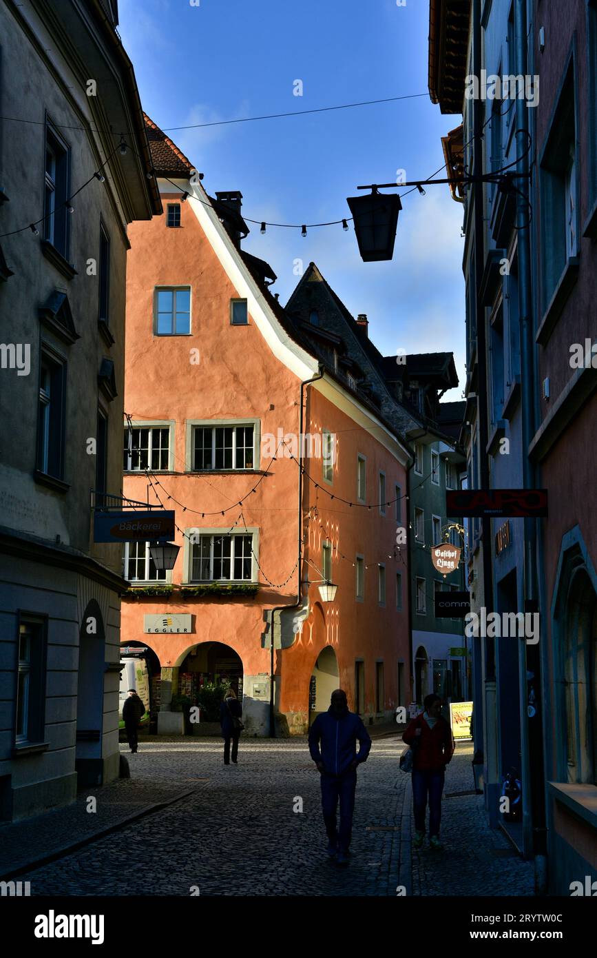 Kreuzgasse, Feldkirch, Austria. Una delle città preferite di James Joyce, dove decise il destino di Ulisse. La mattina presto del giorno di Santo Stefano 2016. Foto Stock