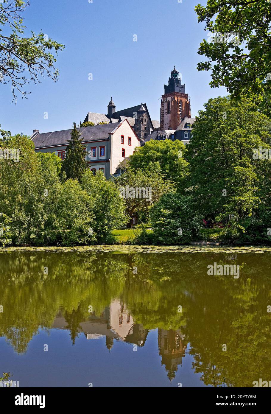Il fiume Lahn con la cattedrale, Wetzlar, Assia, Germania, Europa Foto Stock