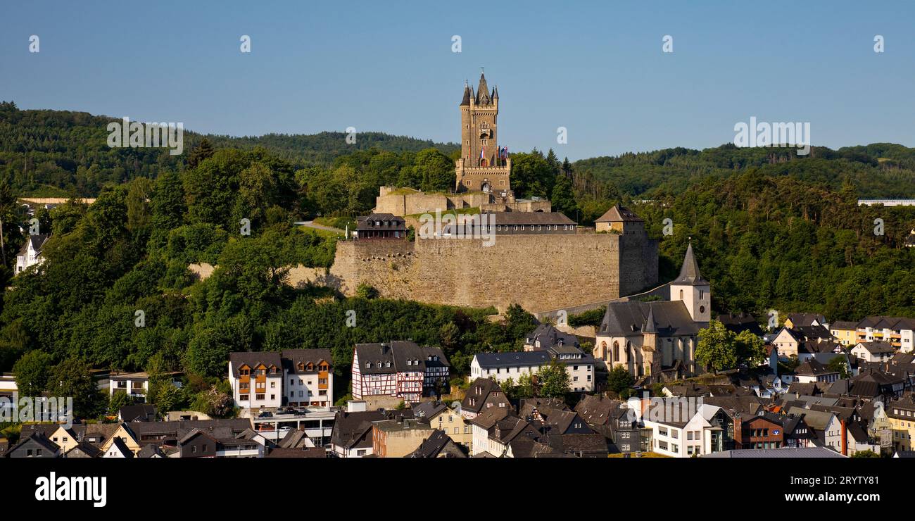 Il Wilhelmsturm sopra la città di Dillenburg, Assia, Germania, Europa Foto Stock