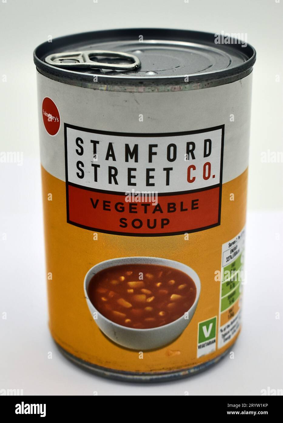 Il supermercato di Sainsbury ha spostato i suoi marchi di valore, tra cui la zuppa in scatola, in una nuova etichetta: Stamford Street Co.. Foto Stock
