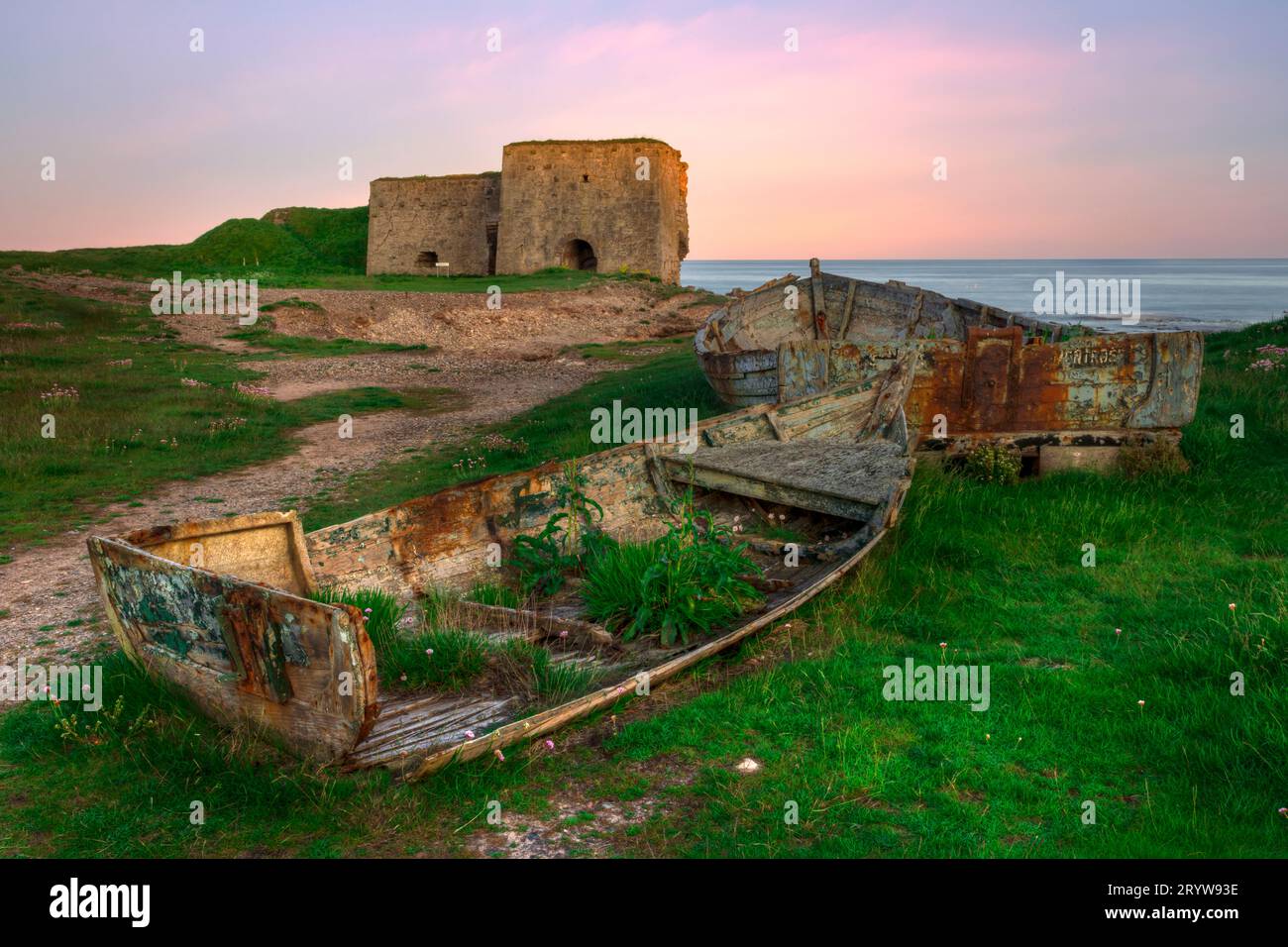 Forni storici di calce a Boddin Point ad Angus, Scozia Foto Stock