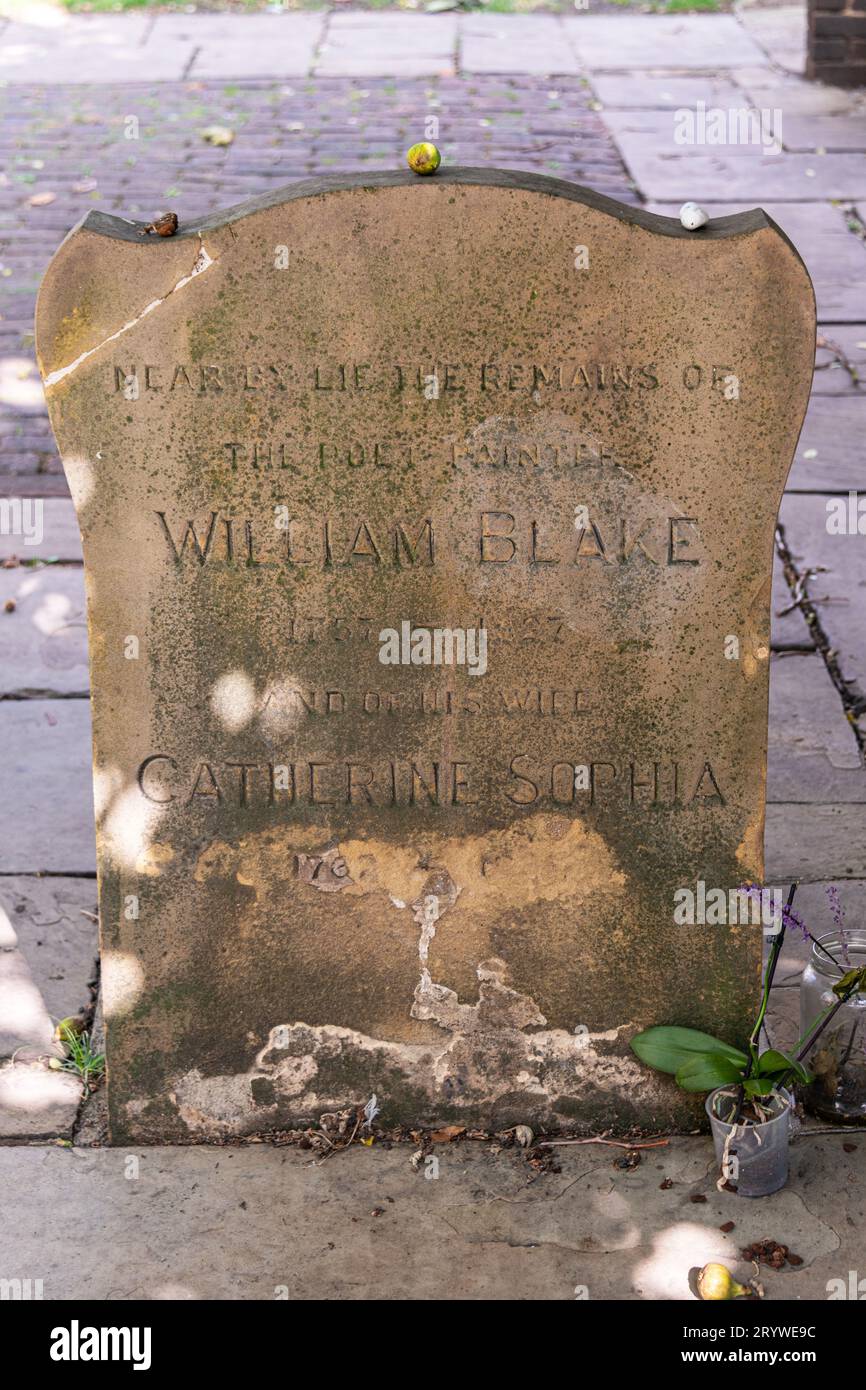 La lapide di William Blake nel Bunhill Fields Burial Ground, Londra, EC1. Foto Stock