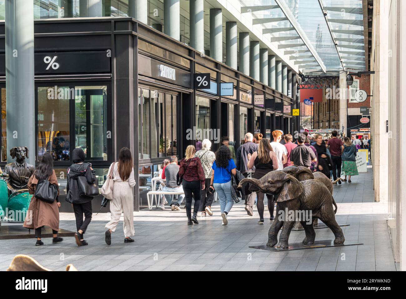 Bishops Square in the Spitalfields Market Development, Londra, E1. Foto Stock