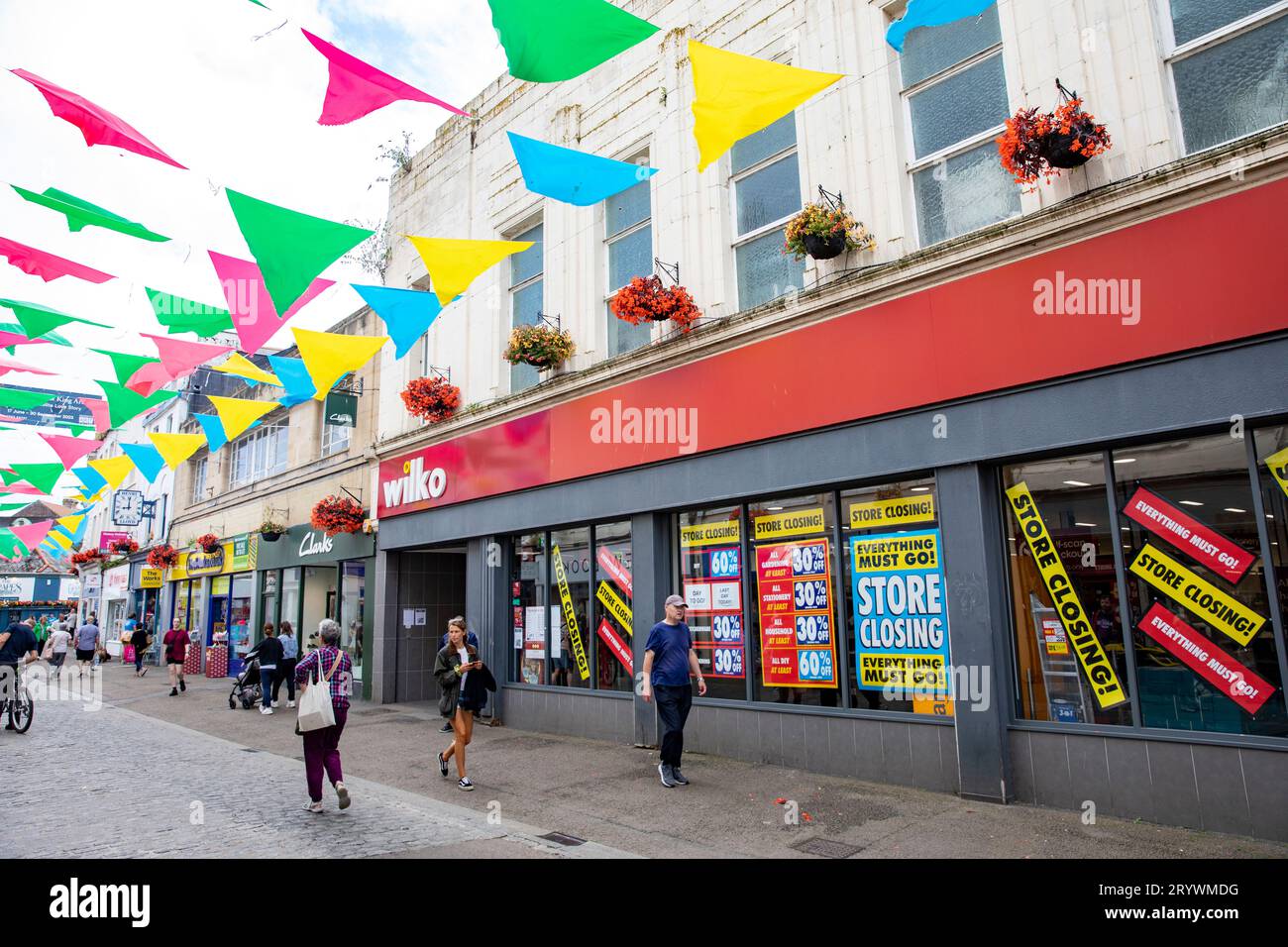 Wilko, negozio al dettaglio a Falmouth, Cornovaglia, 24 ore prima della chiusura definitiva, che offre prezzi di sdoganamento sui prodotti, l'attività di Wilko è fallita nell'agosto 2023, Regno Unito Foto Stock