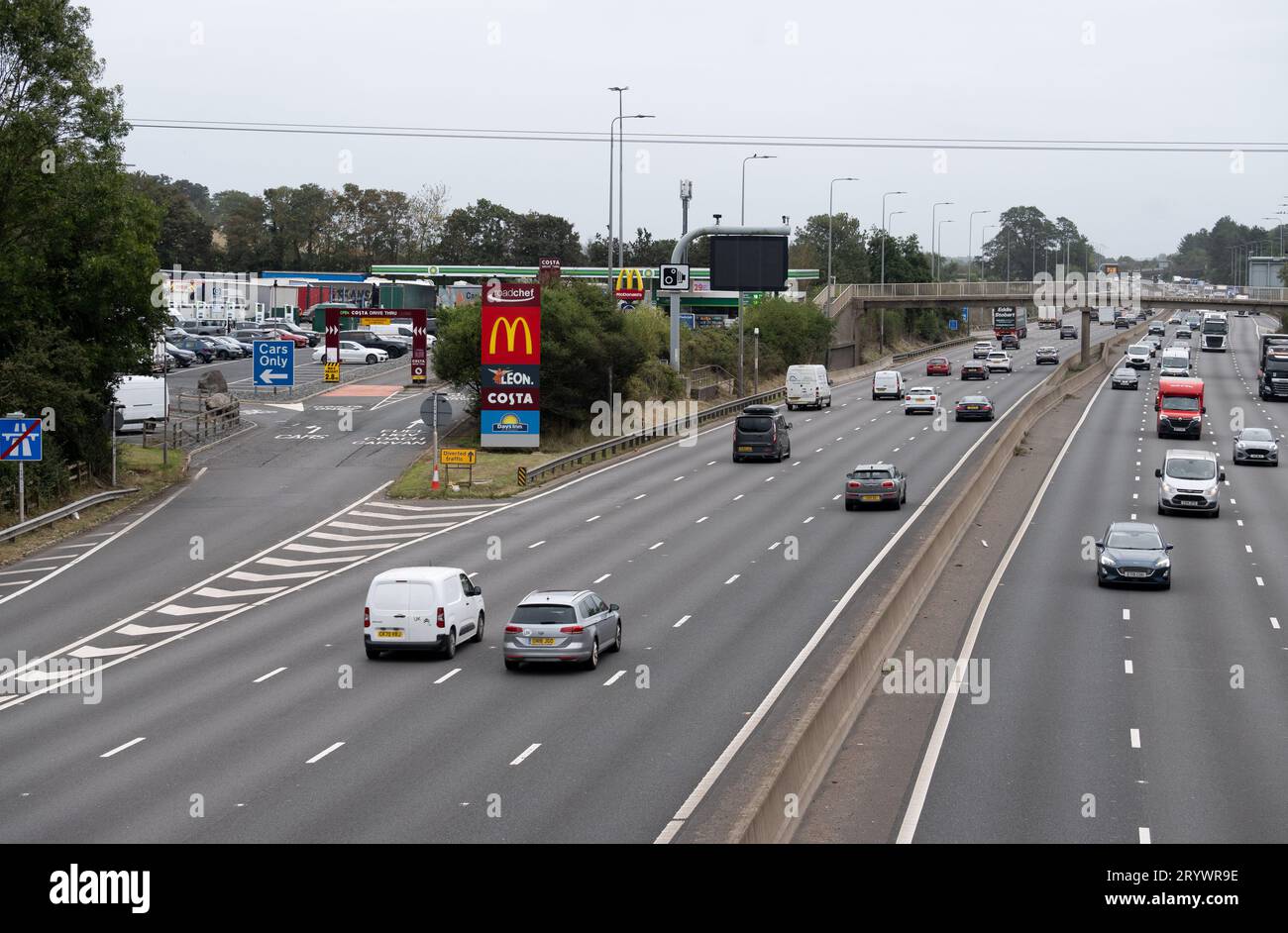 L'autostrada M1 a Watford Gap Servizi, Northamptonshire, England, Regno Unito Foto Stock