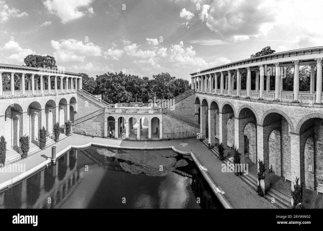 POTSDAM, GERMANIA - 8 AGOSTO 2015: Belvedere, un palazzo nel nuovo Giardino sulla collina di Pfingstberg in Potsdam, Germania. Federico Guglielmo IV costruì il Th Foto Stock