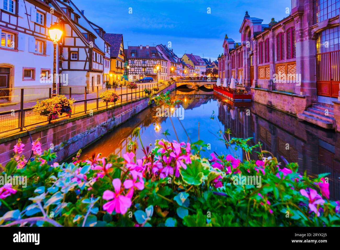 Colmar, Alsazia, France Petite Venice, canale d'acqua e tradizionali case in legno a Colmar Foto Stock