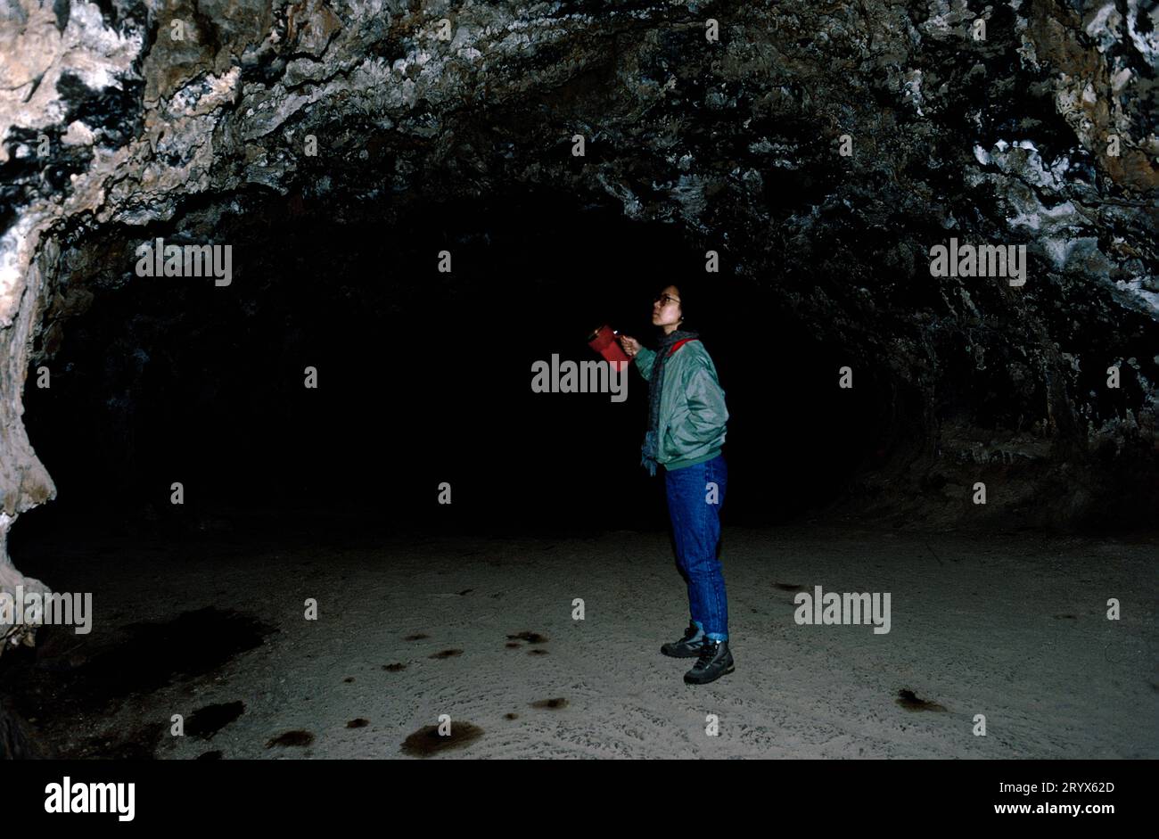 Ingresso alle Catacombe, Lava Bed National, Monument, alle contee di Siskiyou e Modoc, California, USA Foto Stock