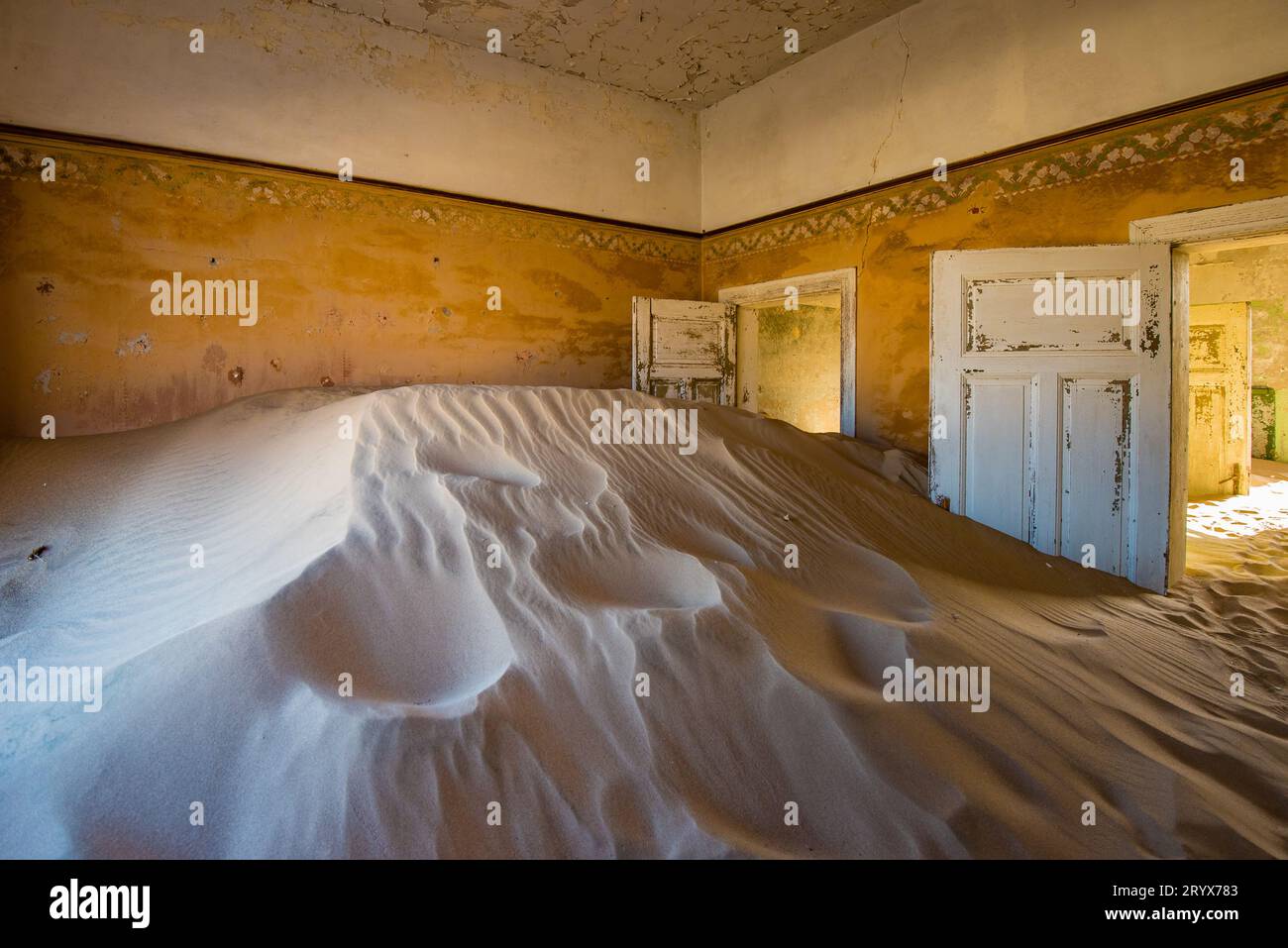 Abbandonata la città fantasma di Kolmanskop in Namibia Foto Stock