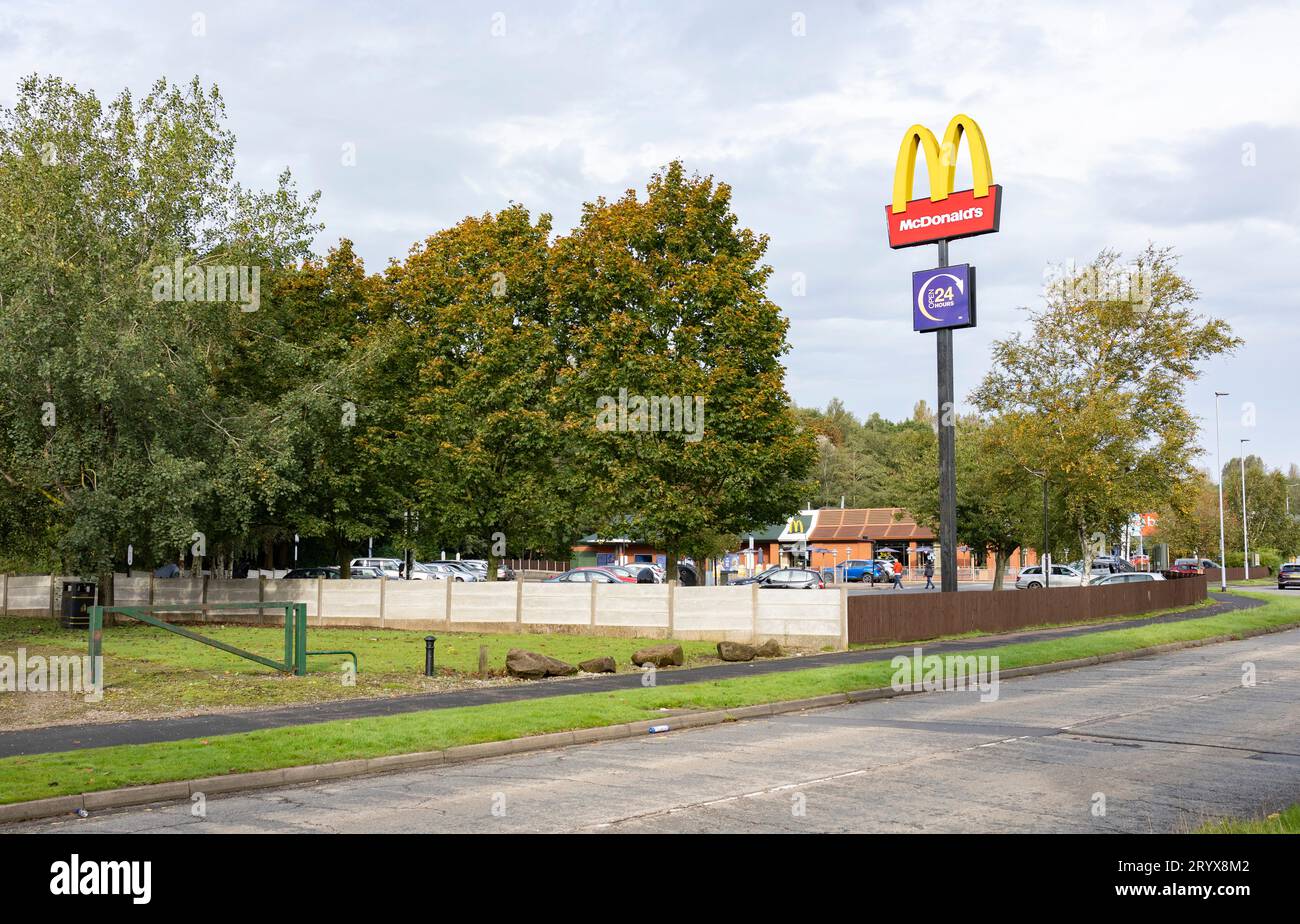 Hanley-Stoke-on-Trent, Staffordshire-Regno Unito ottobre 02 , 2023 Vista esterna del ristorante McDonald's. Foto Stock