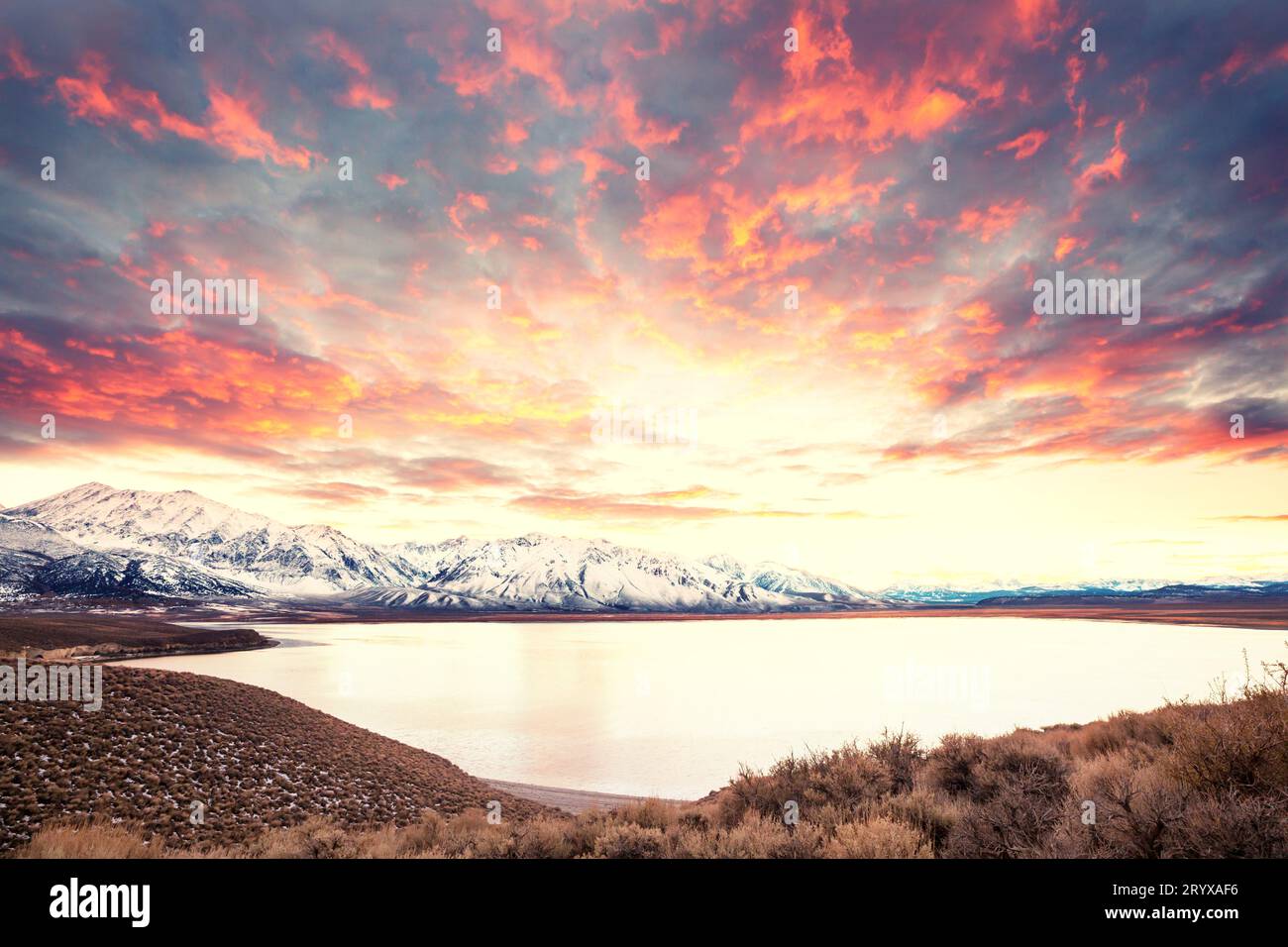 Escursioni a piedi nella Sierra Nevada, una catena montuosa della California, Stati Uniti Foto Stock