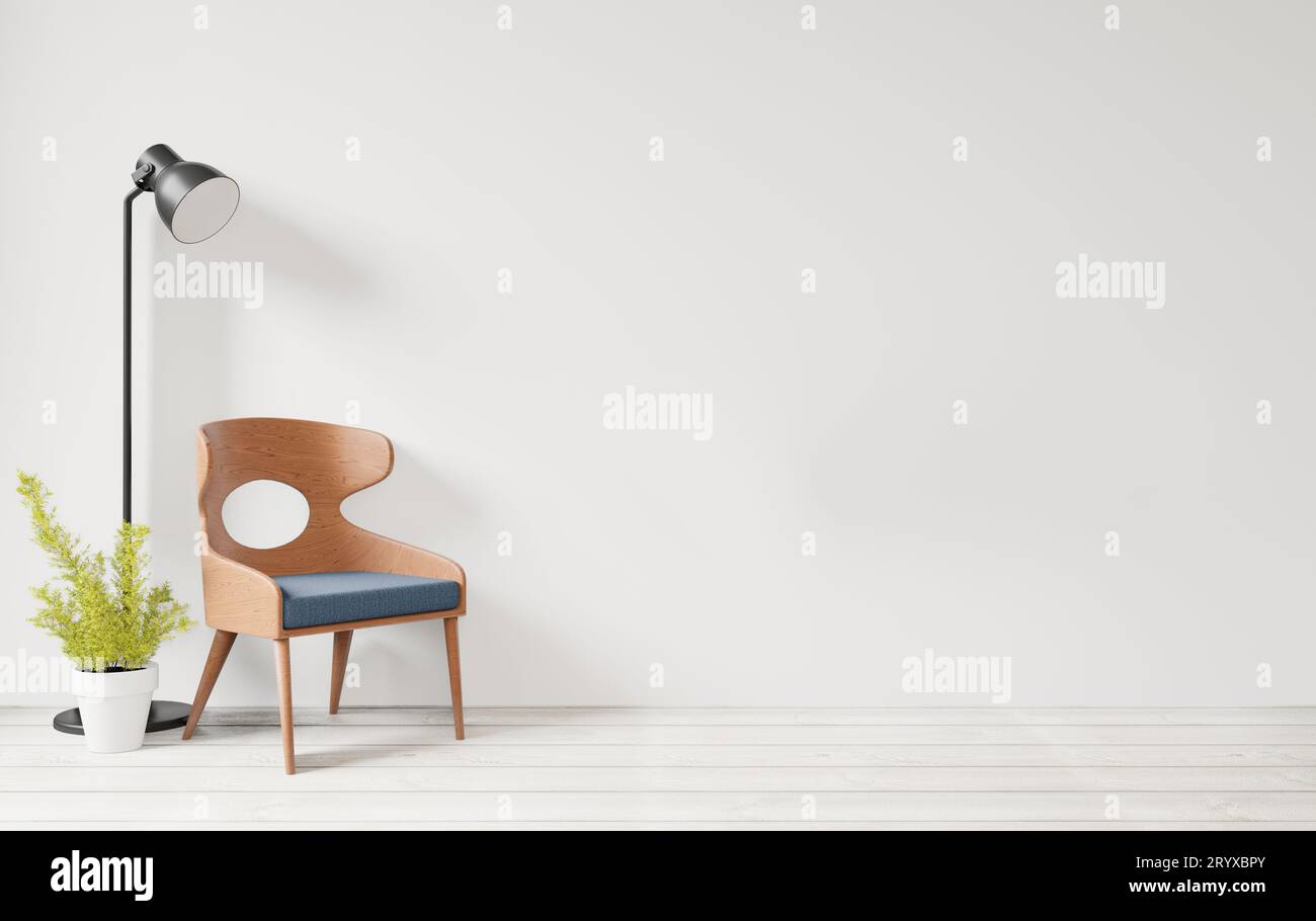 Interno con sedia in legno a parete bianca e pavimento in legno Foto Stock