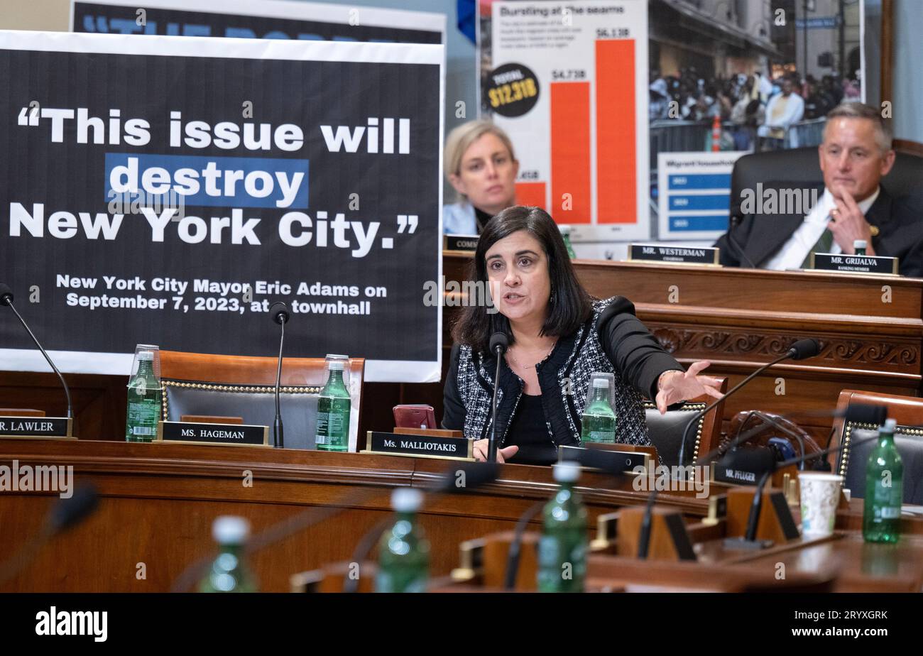 La rappresentante degli Stati Uniti Nicole Malliotakis (repubblicana di New York) interroga i testimoni durante l'udienza del Comitato per le risorse naturali della camera degli Stati Uniti "distruggere l'idea migliore dell'America: Examining the Biden Administration's Use of National Park Service Lands for Migrant Camps" nel Longworth House Office Building a Capitol Hill a Washington, DC mercoledì 27 settembre 2023. In discussione è la proposta di rifugio per migranti a Floyd Bennett Field, un aeroporto nel quartiere di Marine Park a sud-est di Brooklyn a New York, New York. Credito: Ron Sachs/CNP/Sipa USA per NY Post (RESTRIZIONE: NO Foto Stock